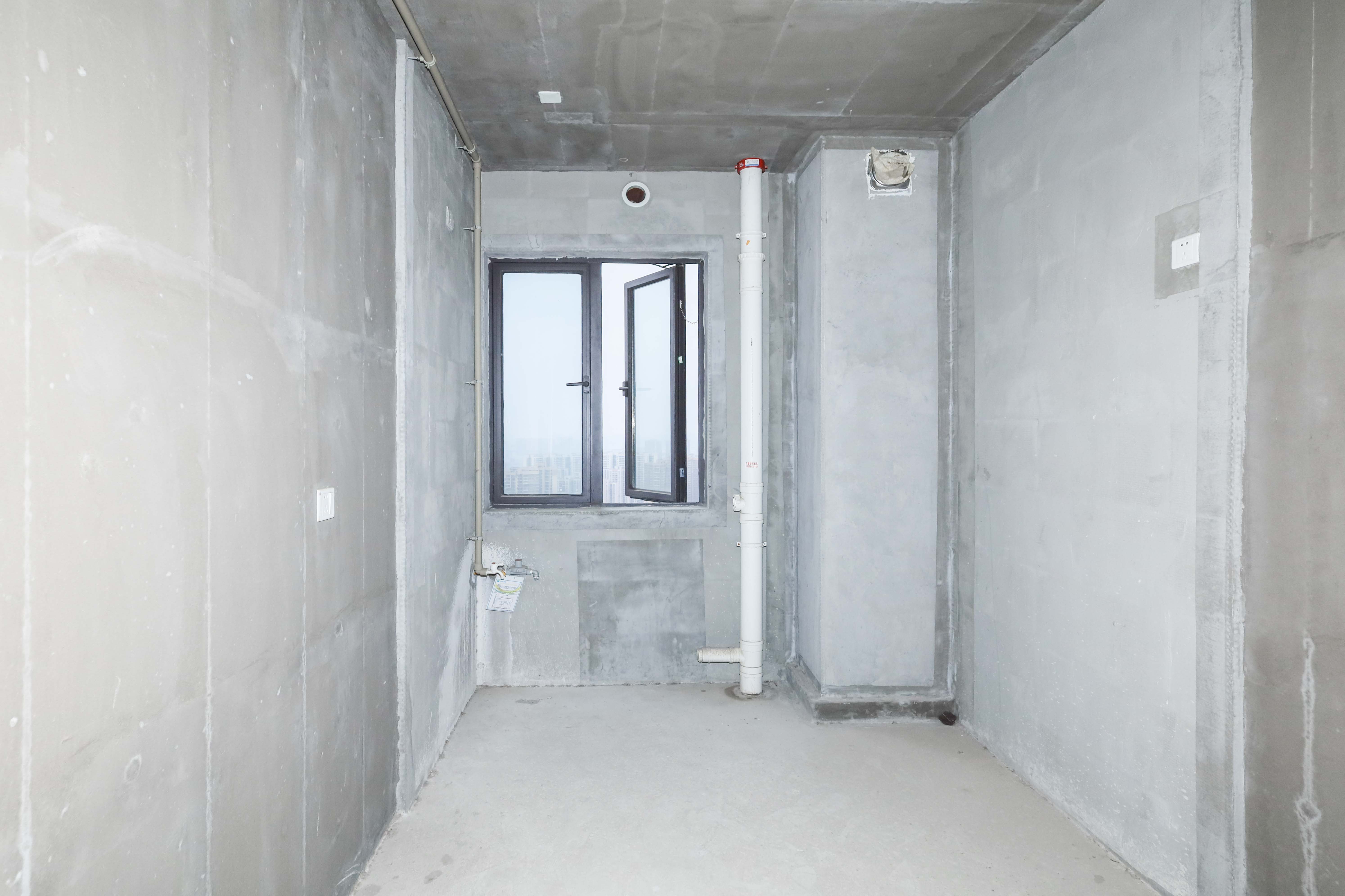 建发央著  4室2厅2卫   222.00万厨房