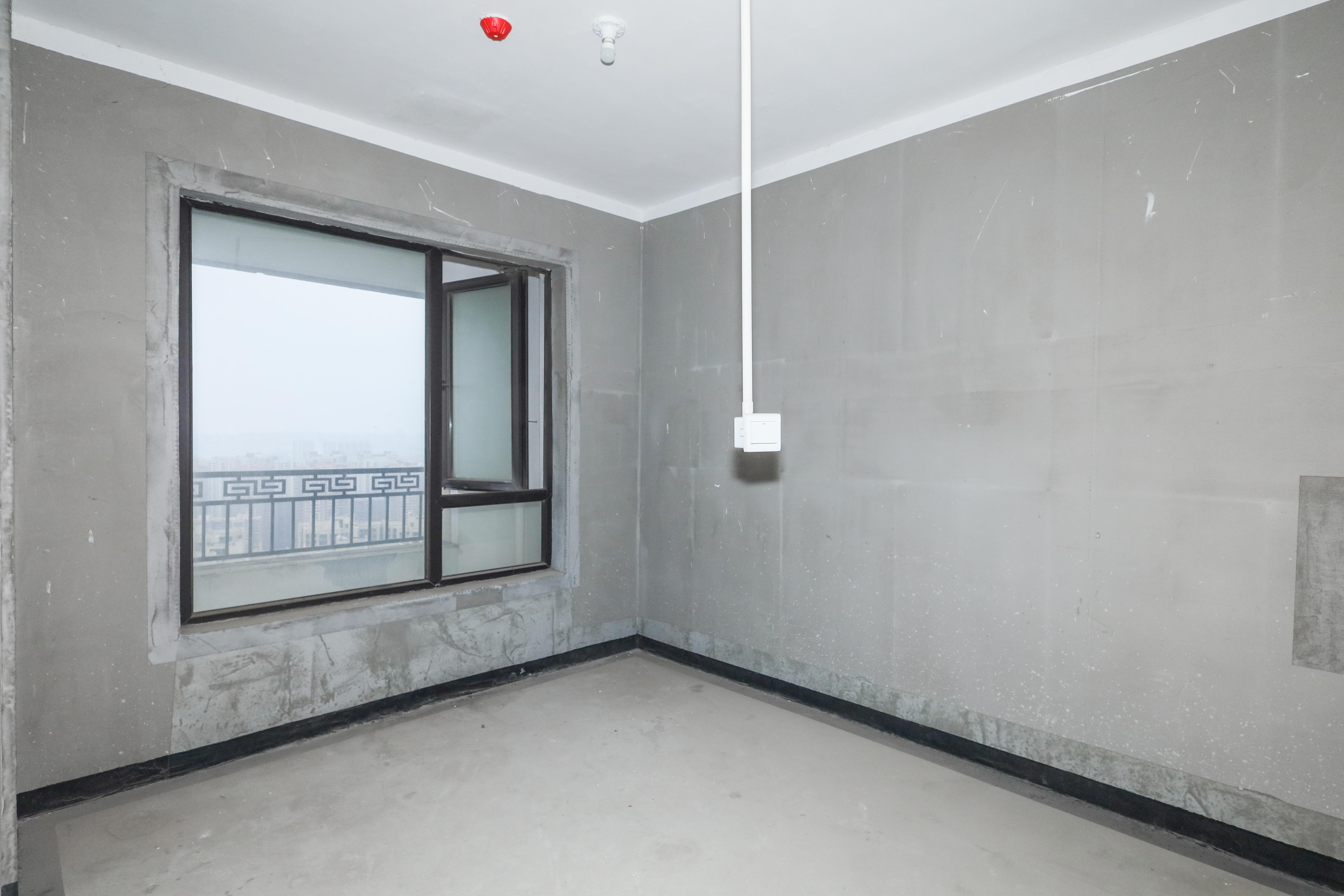 建发央著  4室2厅2卫   222.00万卧室