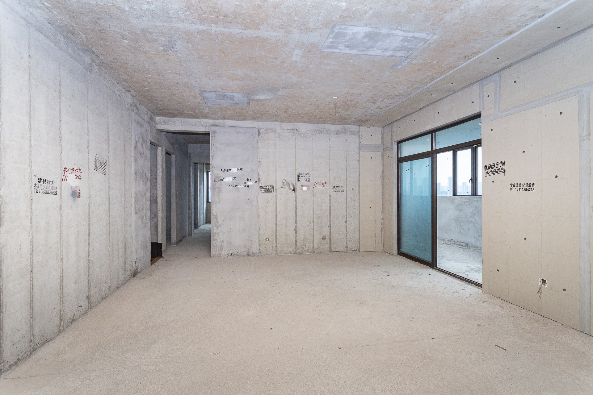 润和湘江天地E区  4室2厅3卫    319.0万 润和湘江天地E区  4室2厅3卫    319.0万客厅