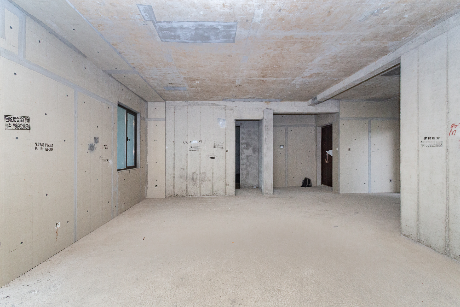 润和湘江天地E区  4室2厅3卫    319.0万 润和湘江天地E区  4室2厅3卫    319.0万客厅