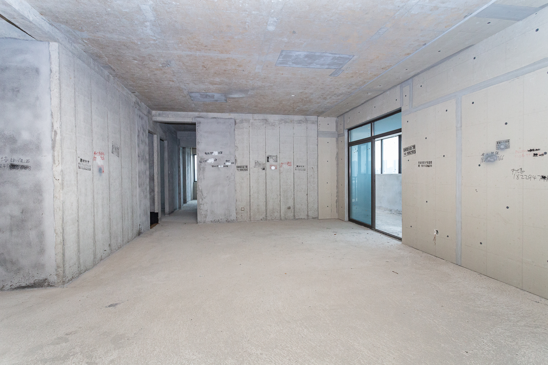 润和湘江天地E区  4室2厅3卫    319.0万 润和湘江天地E区  4室2厅3卫    319.0万客厅