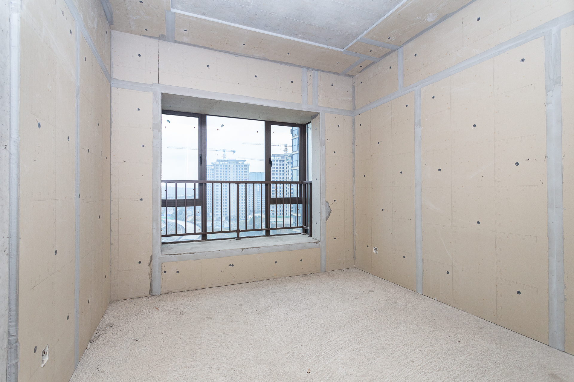 润和湘江天地E区  4室2厅3卫    319.0万 润和湘江天地E区  4室2厅3卫    319.0万卧室