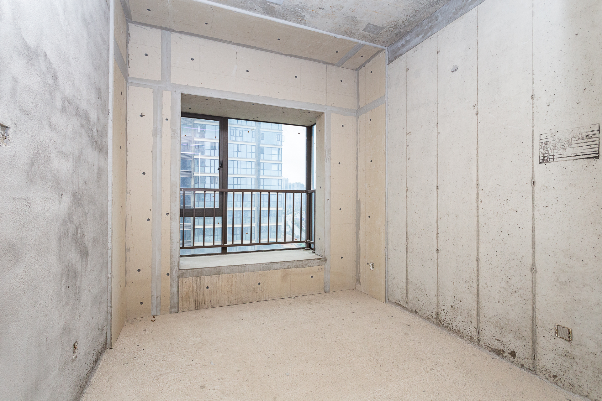 润和湘江天地E区  4室2厅3卫    319.0万 润和湘江天地E区  4室2厅3卫    319.0万卧室