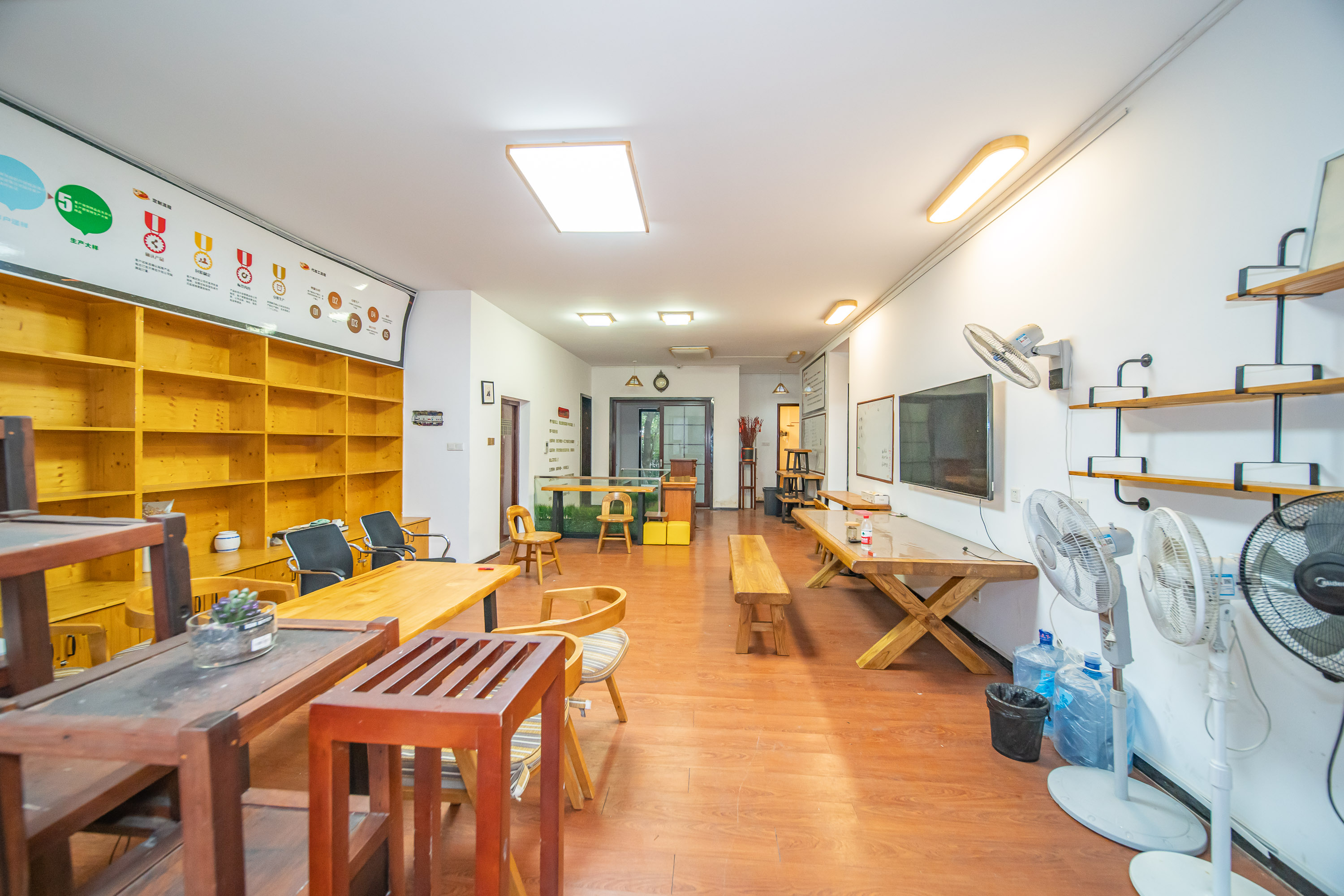 阳光100三期  4室2厅2卫    218.0万 阳光100三期  4室2厅2卫    218.0万客厅