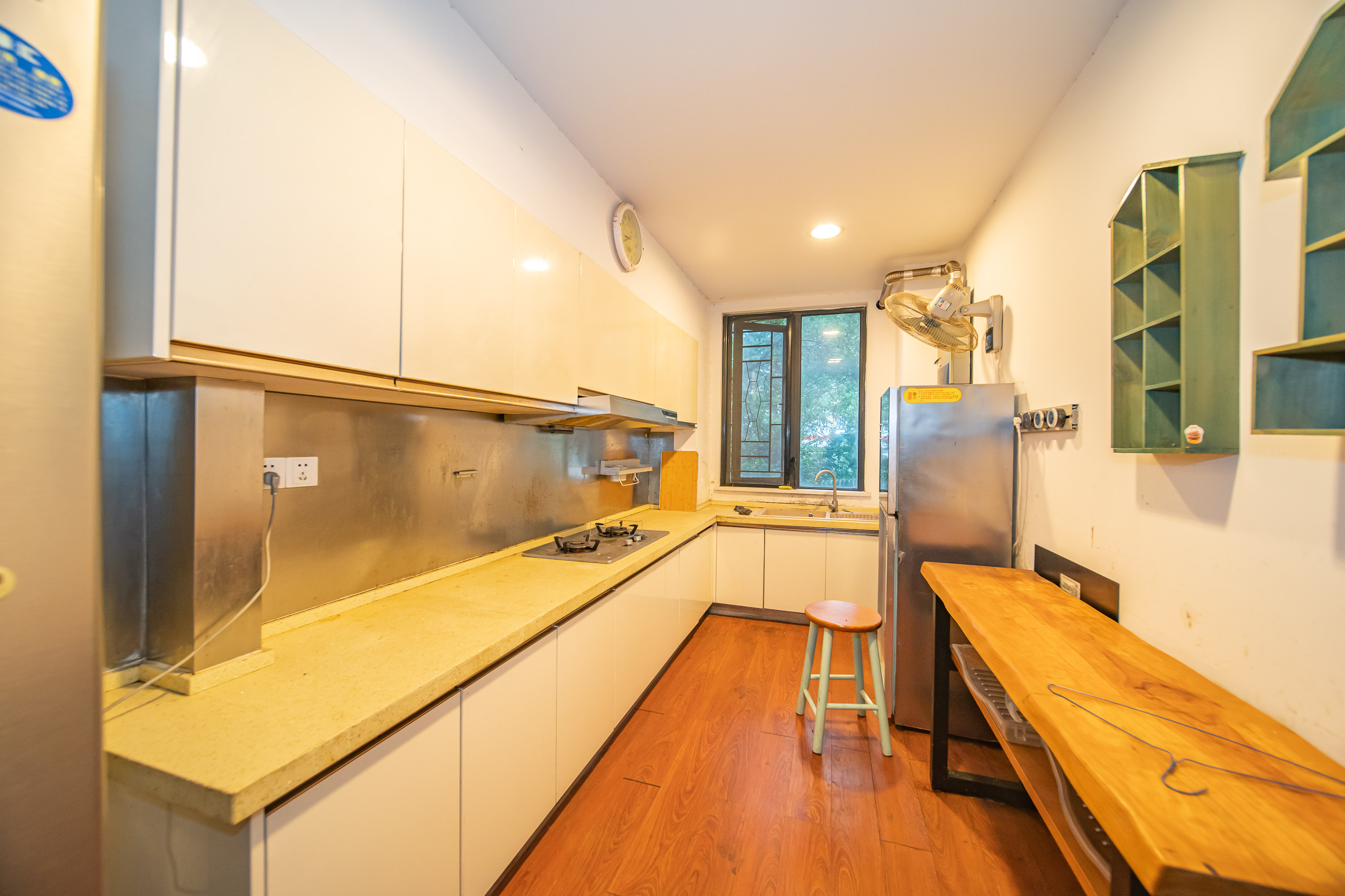 阳光100三期  4室2厅2卫    218.0万 阳光100三期  4室2厅2卫    218.0万厨房