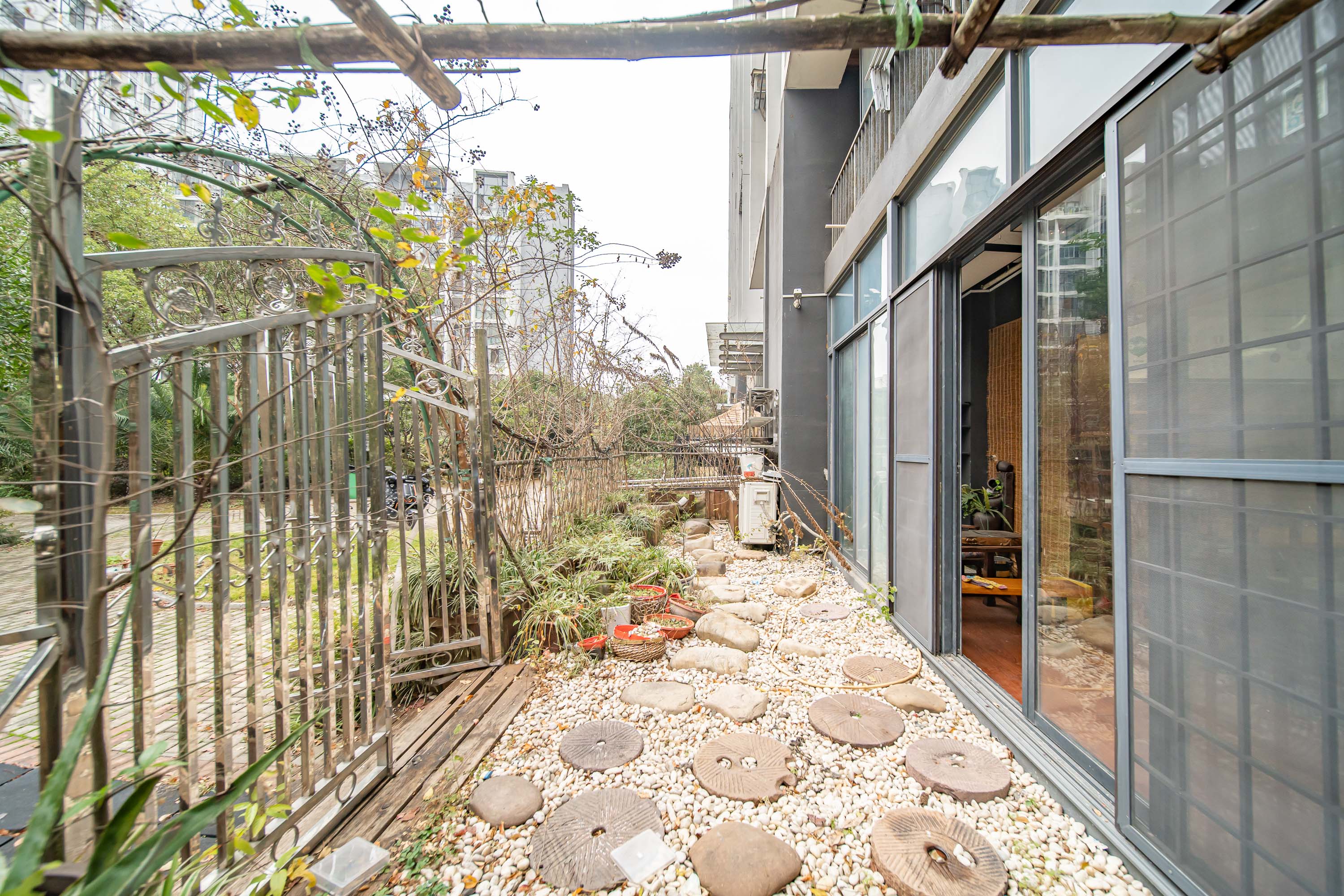 阳光100三期  4室2厅2卫    218.0万 阳光100三期  4室2厅2卫    218.0万其他