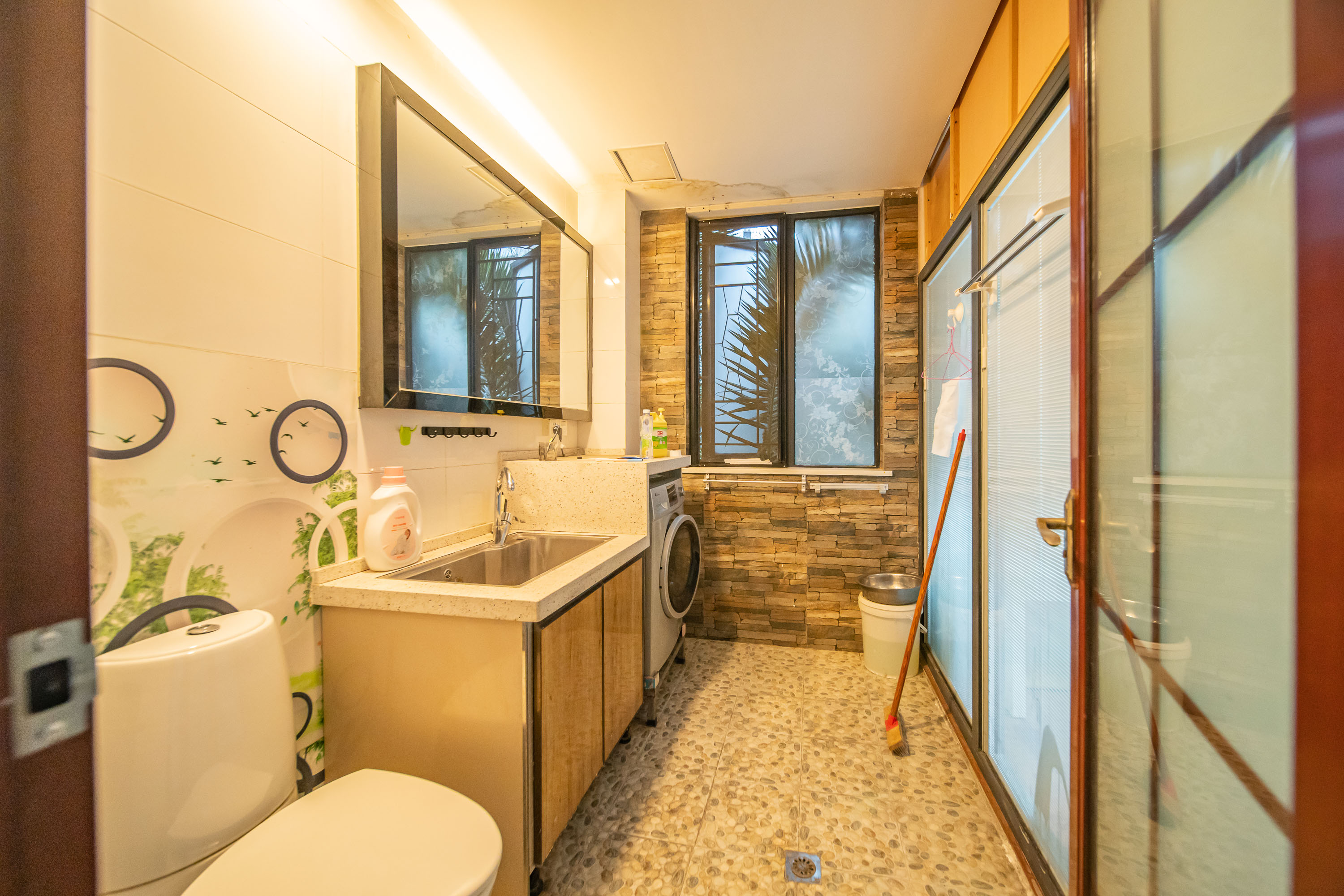 阳光100三期  4室2厅2卫    218.0万 阳光100三期  4室2厅2卫    218.0万卫生间