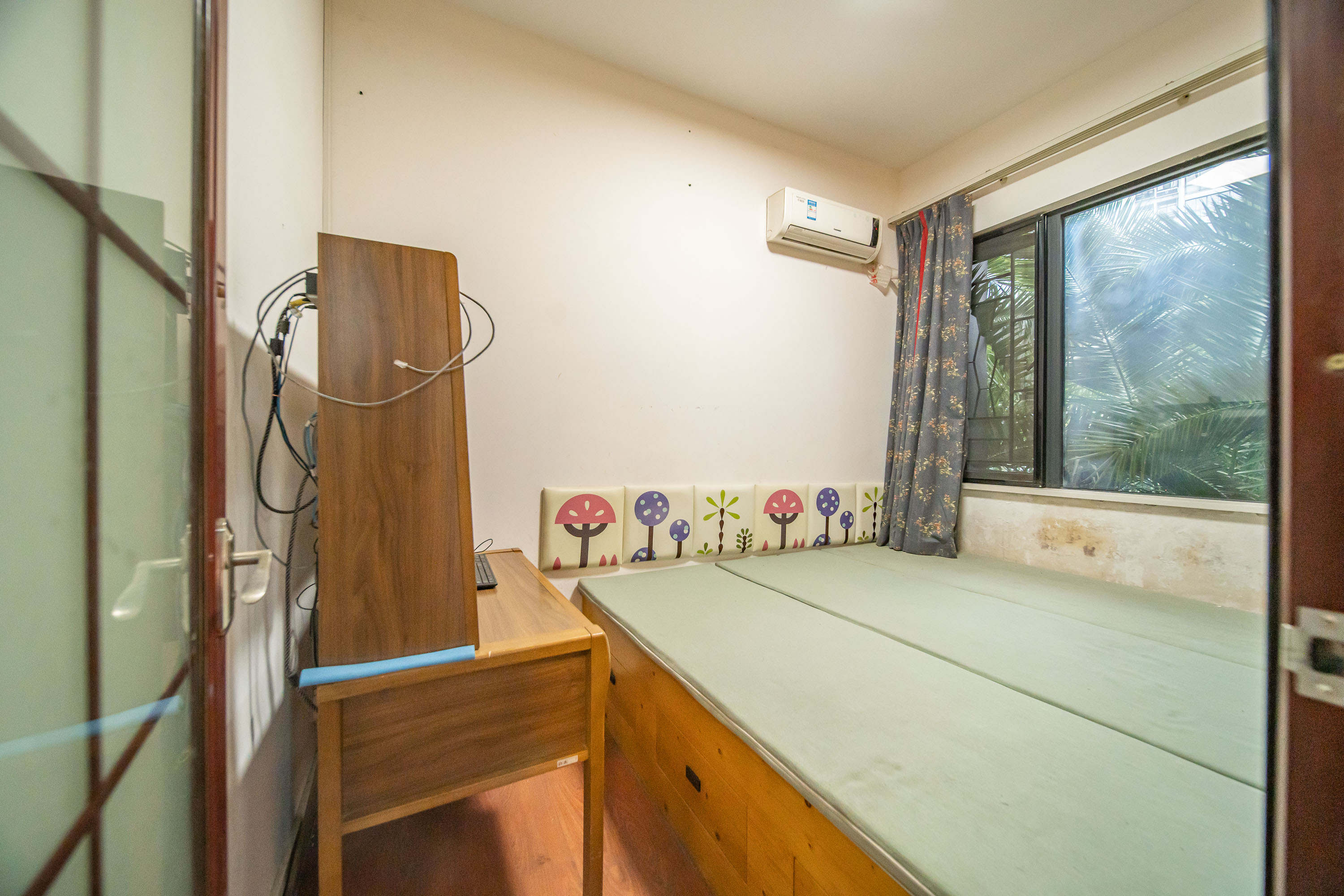 阳光100三期  4室2厅2卫    218.0万 阳光100三期  4室2厅2卫    218.0万卧室