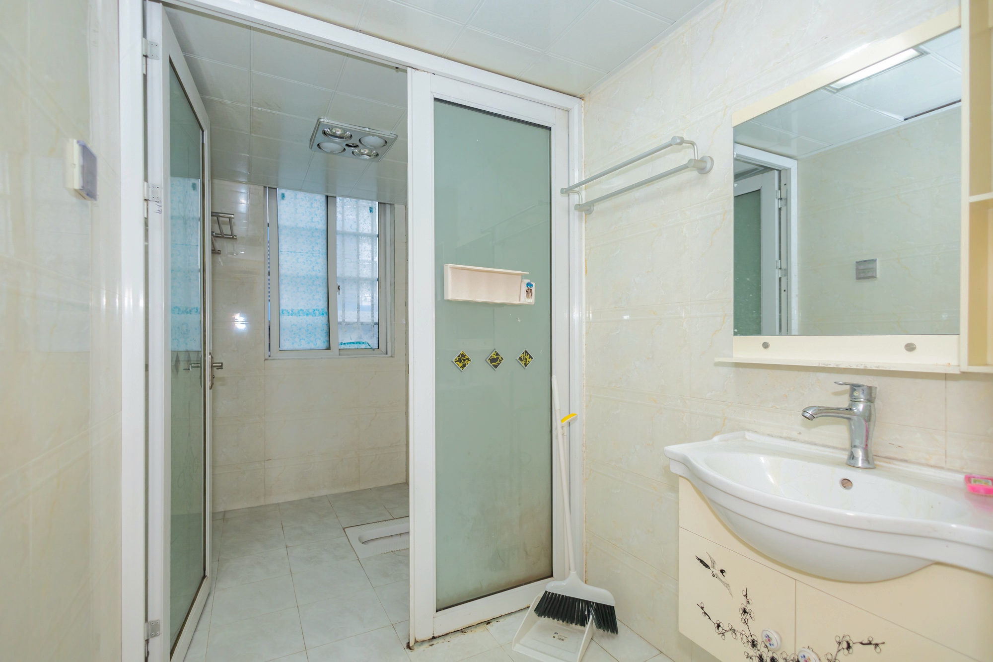 时代星城 3室2厅1卫 68.0万 时代星城 3室2厅1卫 68.0万卫生间