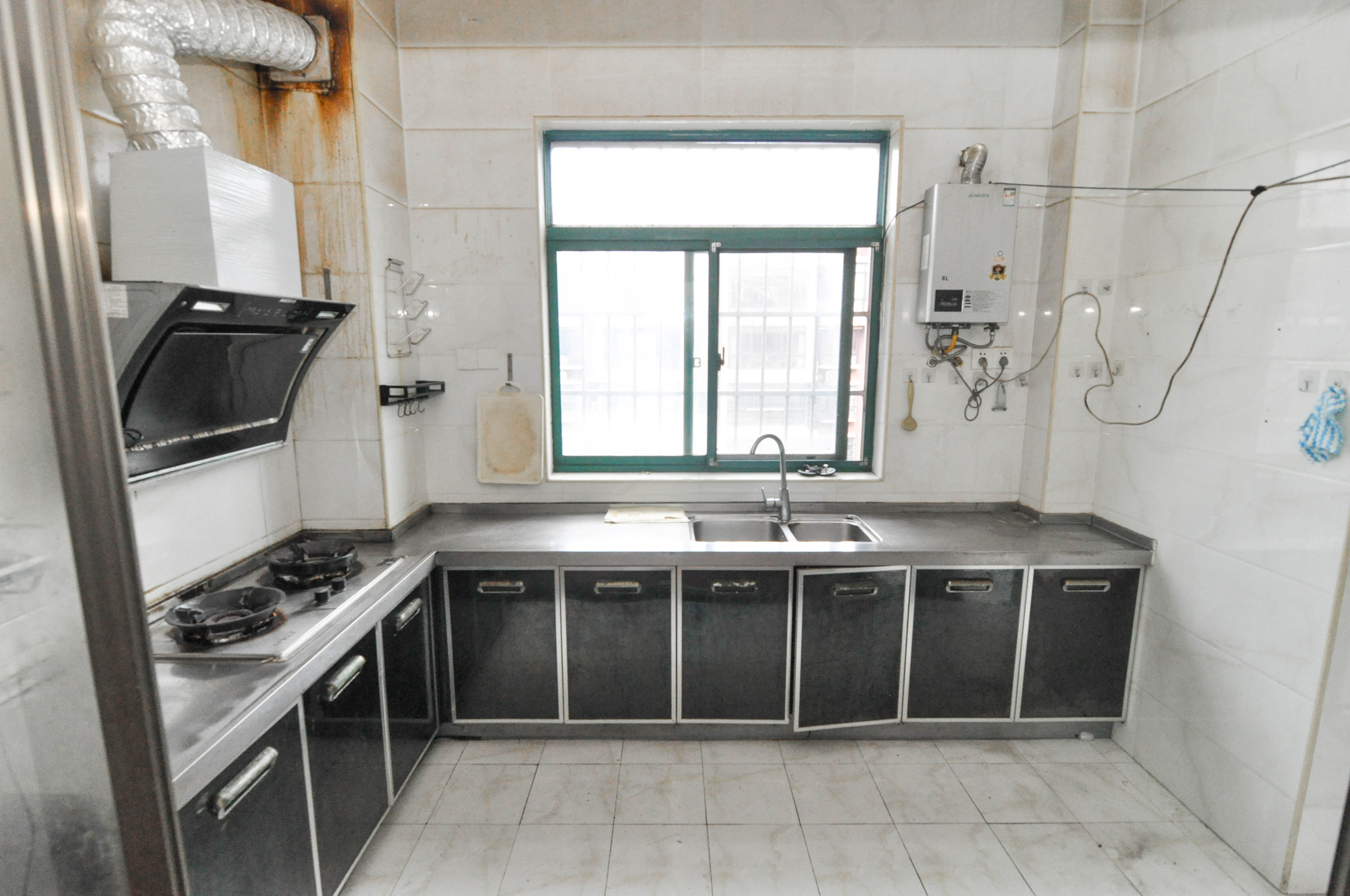 城西公寓(西城门第) 5室3厅2卫 139.0万 城西公寓(西城门第) 5室3厅2卫 139.0万厨房