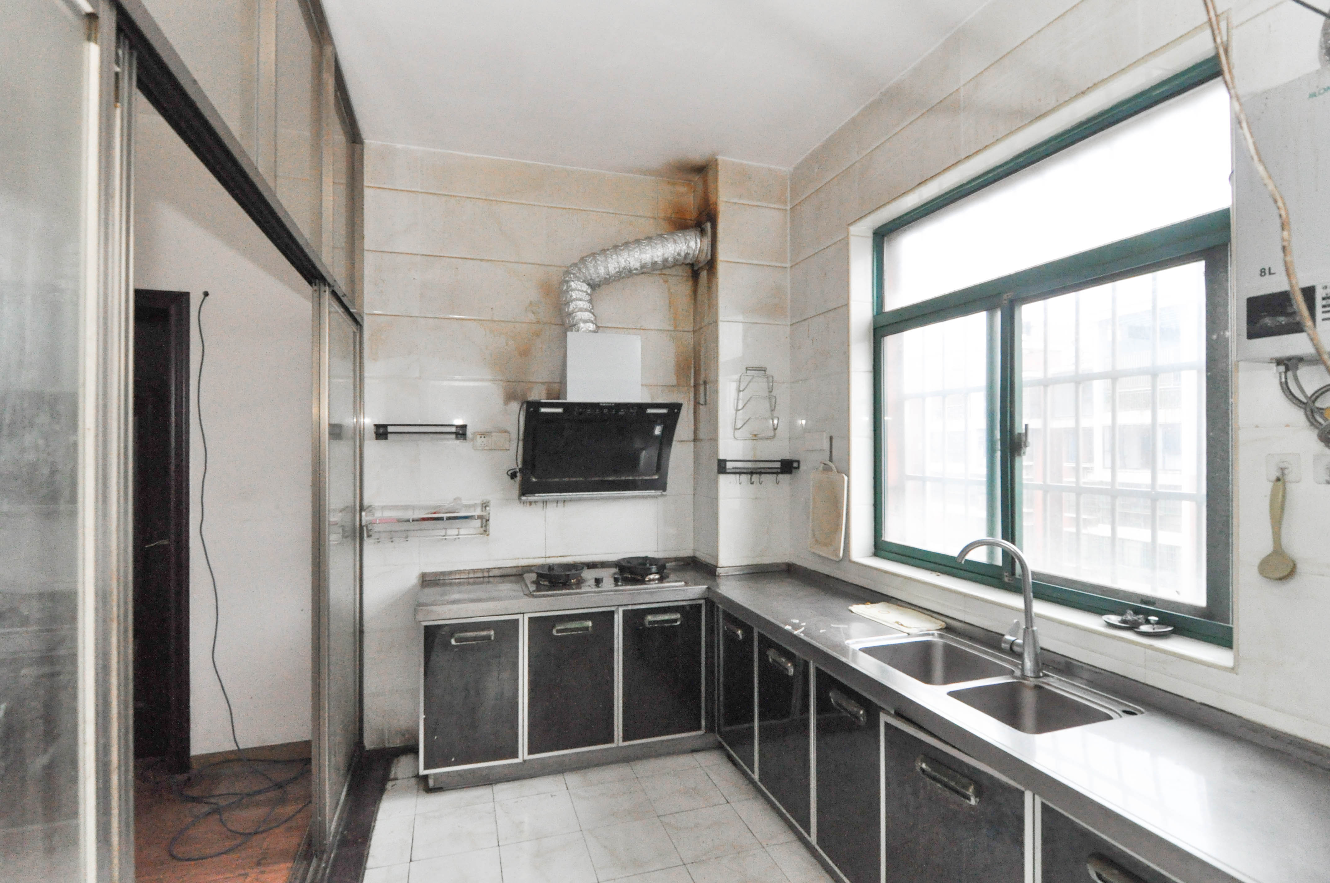 城西公寓(西城门第) 5室3厅2卫 139.0万 城西公寓(西城门第) 5室3厅2卫 139.0万厨房