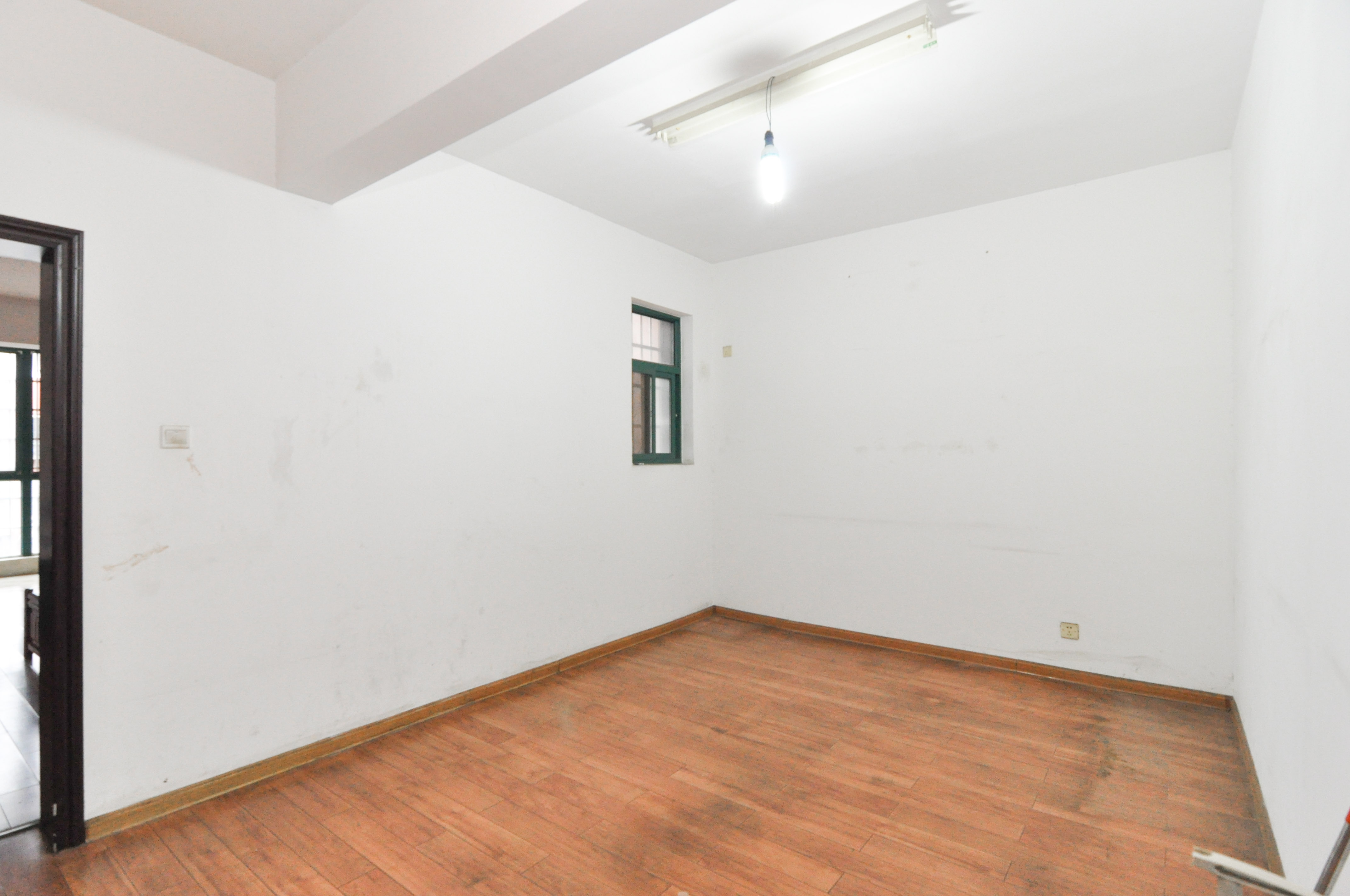 城西公寓(西城门第) 5室3厅2卫 139.0万 城西公寓(西城门第) 5室3厅2卫 139.0万其他