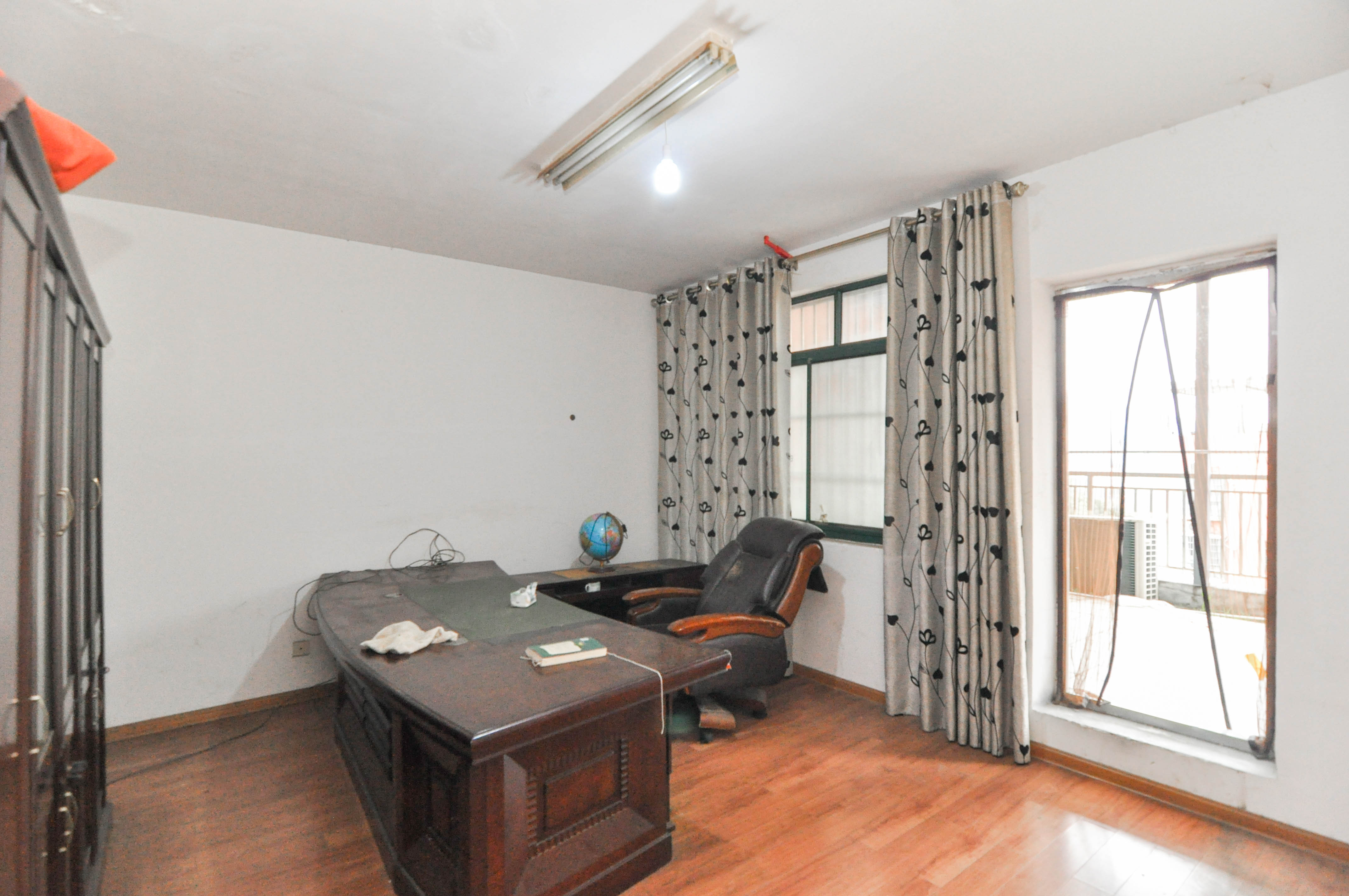 城西公寓(西城门第) 5室3厅2卫 139.0万 城西公寓(西城门第) 5室3厅2卫 139.0万其他