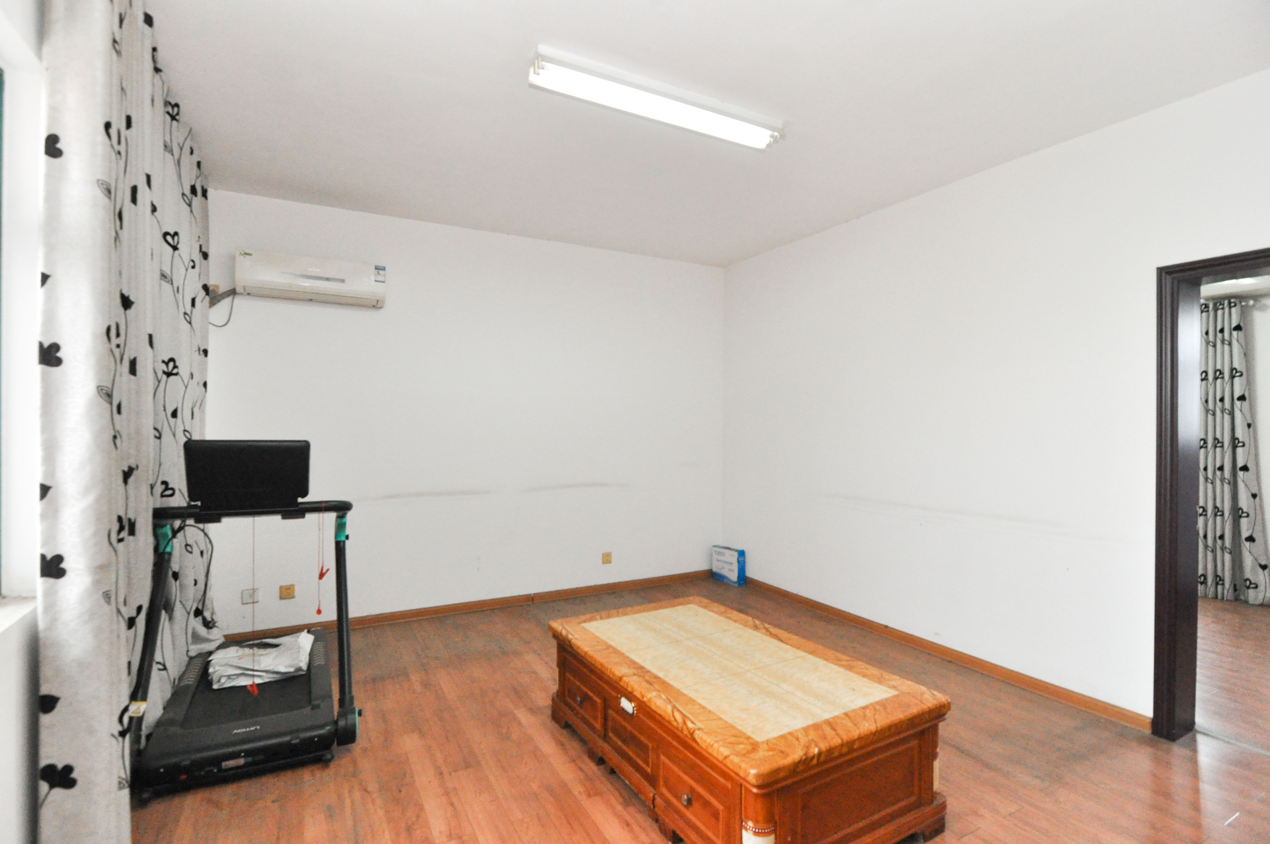 城西公寓(西城门第) 5室3厅2卫 139.0万 城西公寓(西城门第) 5室3厅2卫 139.0万其他