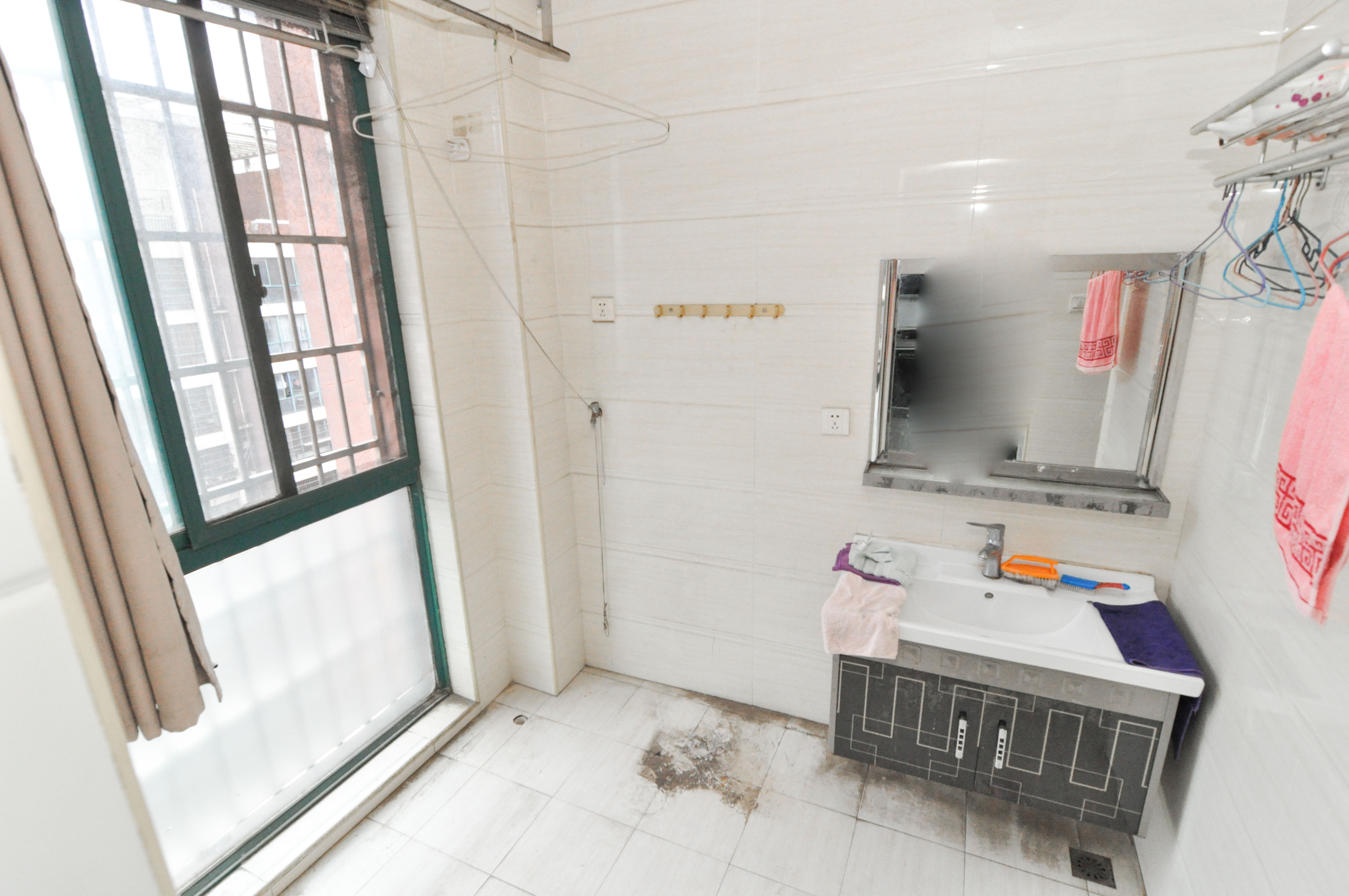 城西公寓(西城门第) 5室3厅2卫 139.0万 城西公寓(西城门第) 5室3厅2卫 139.0万卫生间