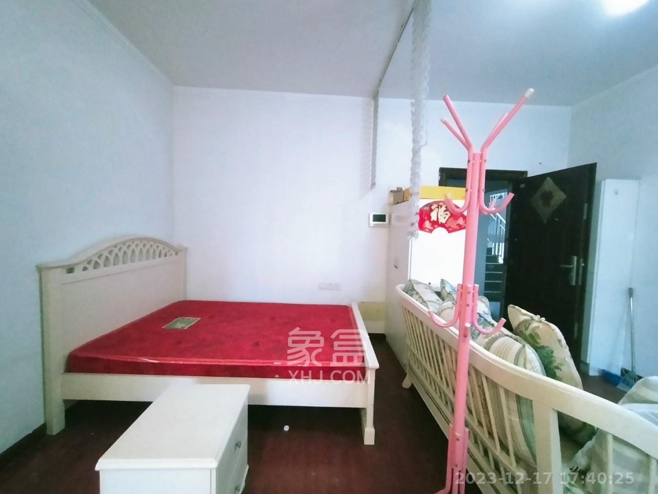 山水花都  1室1厅1卫   1700.00元/月室内图