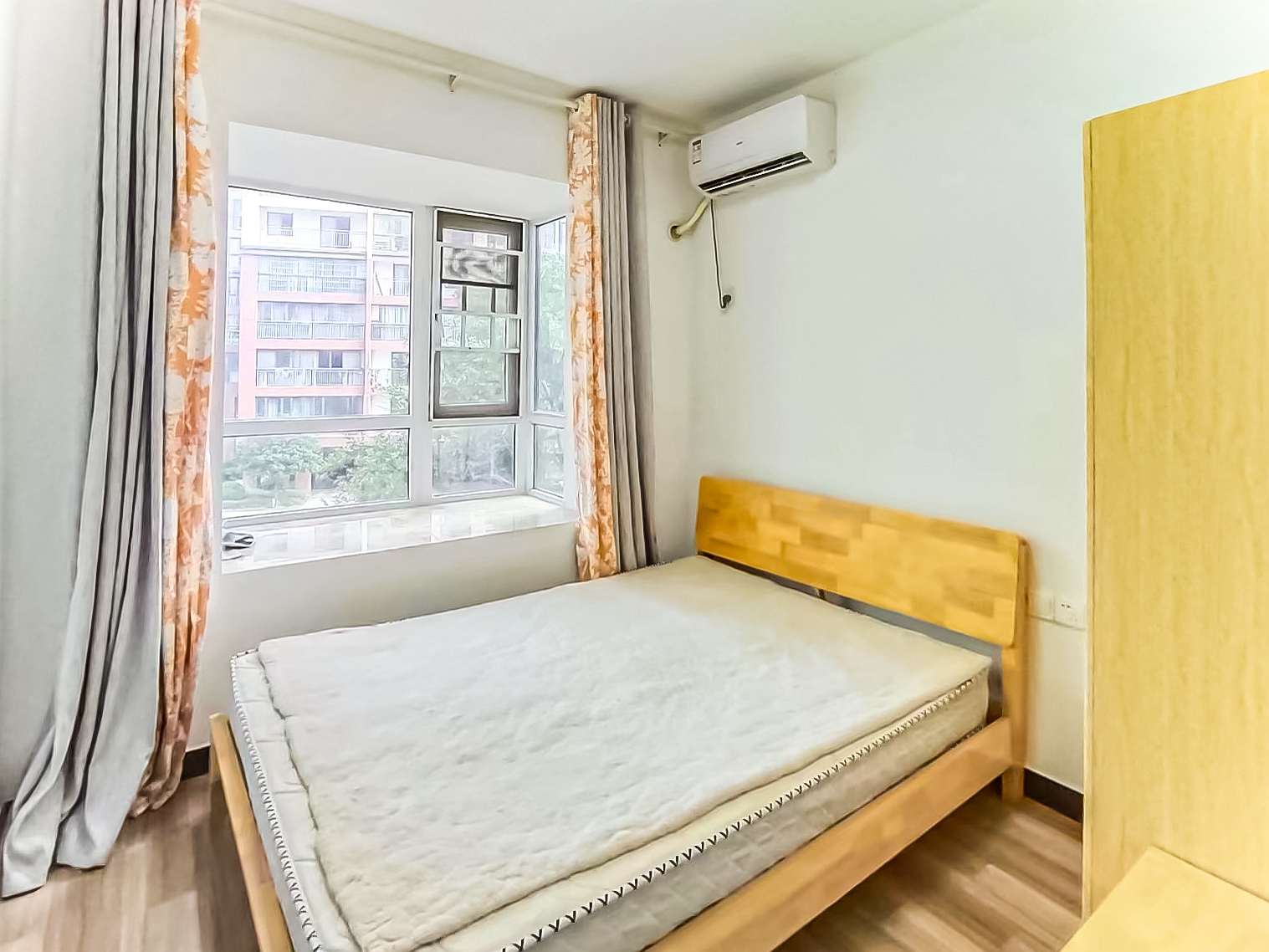 和悦城(蟠龙景苑) 3室2厅2卫 80.0万 和悦城(蟠龙景苑) 3室2厅2卫 80.0万卧室