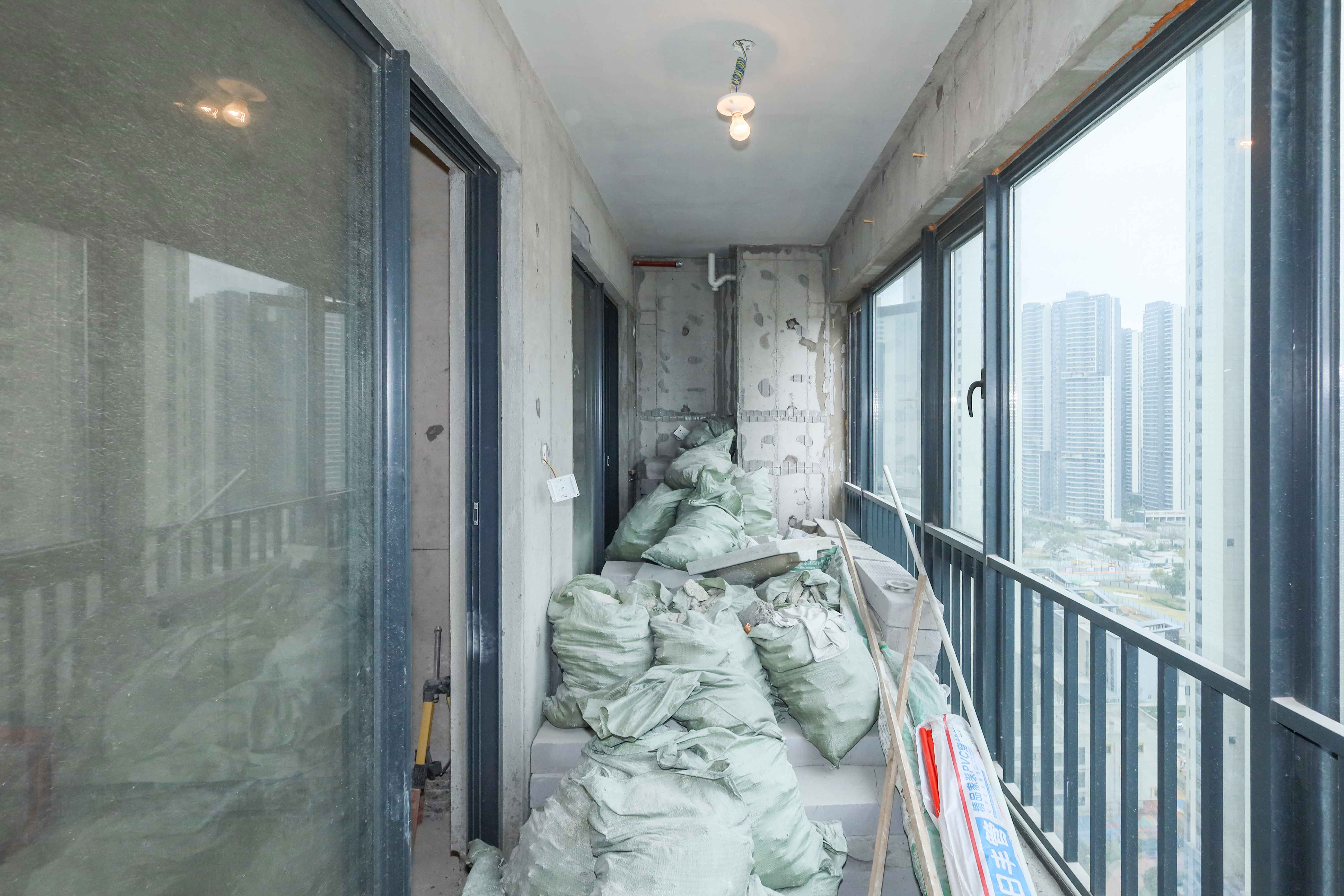 南山梅溪一方  3室2厅2卫   155.00万阳台