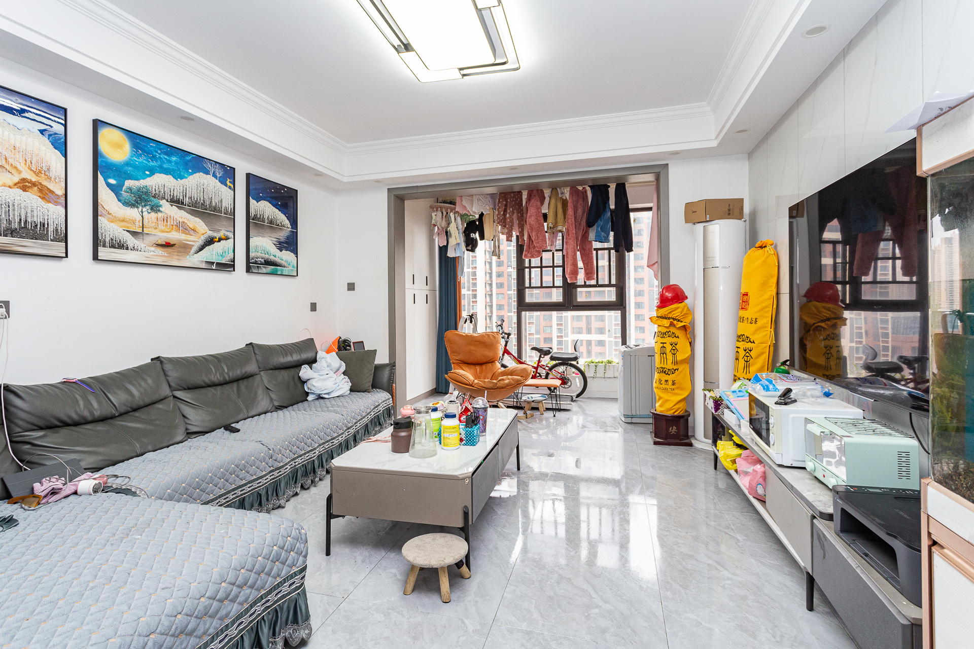 乾源国际  4室2厅2卫    104.0万 乾源国际  4室2厅2卫    104.0万客厅