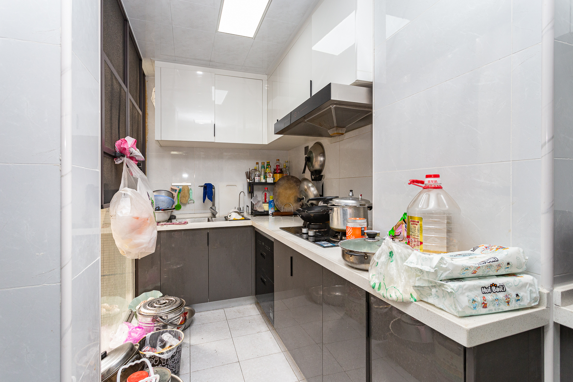 乾源国际  4室2厅2卫    104.0万 乾源国际  4室2厅2卫    104.0万厨房