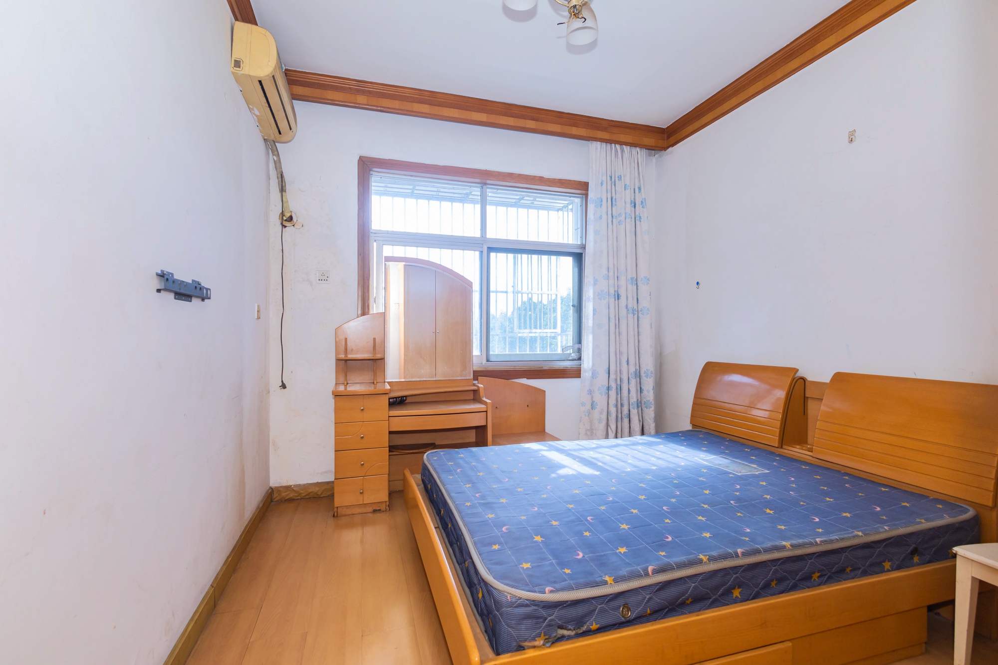 长沙县公安局单位房  3室2厅1卫    56.0万 长沙县公安局单位房  3室2厅1卫    56.0万卧室