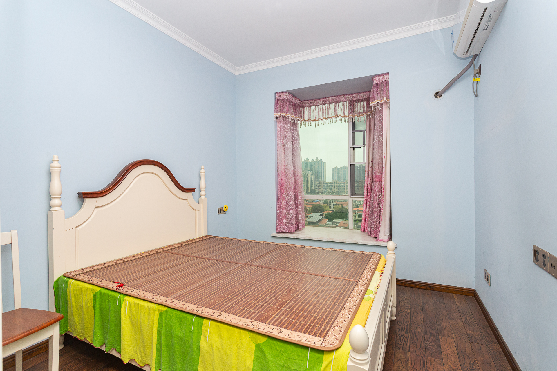 长高圆梦佳苑  4室2厅2卫    114.0万 长高圆梦佳苑  4室2厅2卫    114.0万卧室