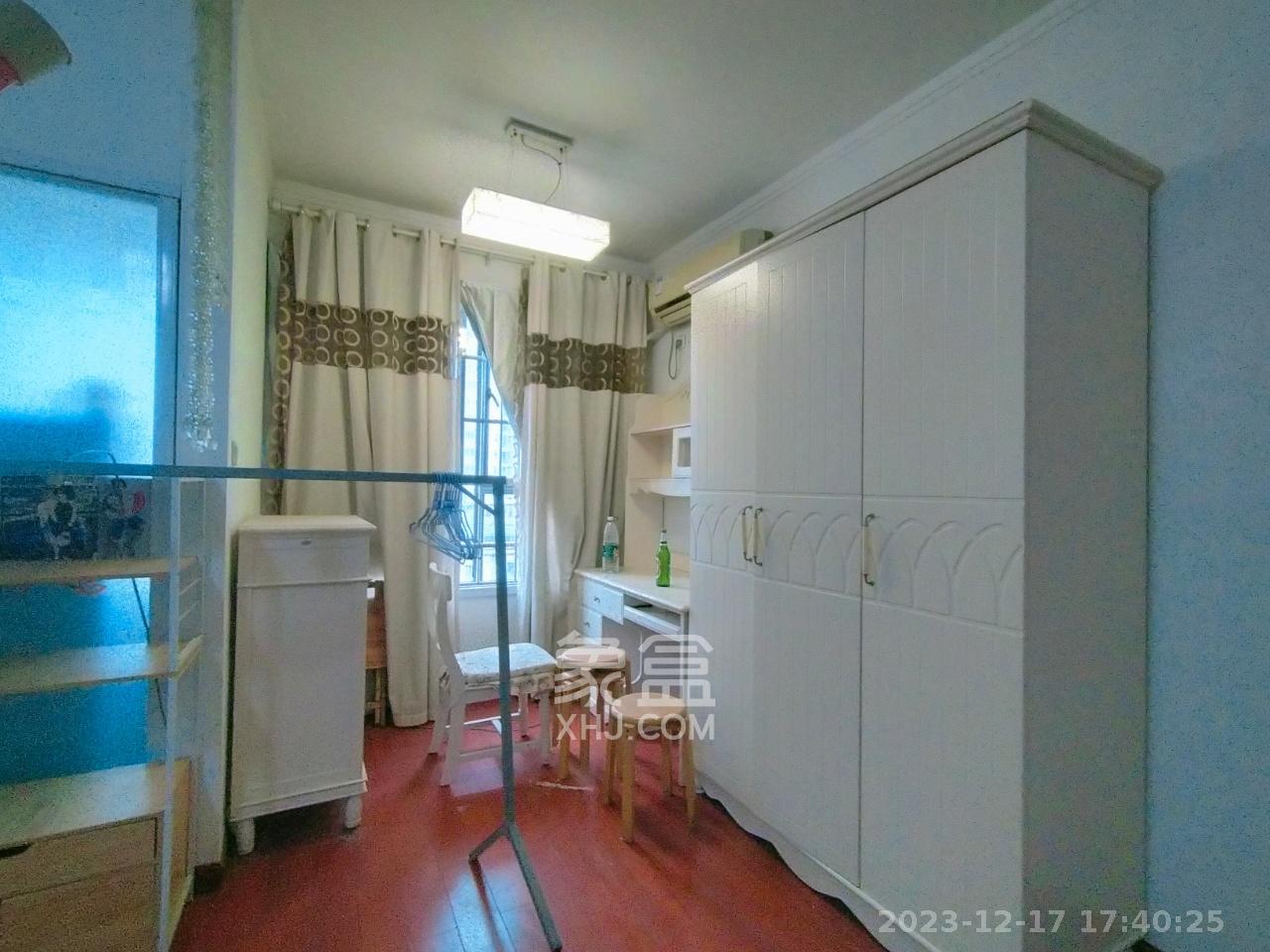 山水花都  1室1厅1卫   1700.00元/月室内图