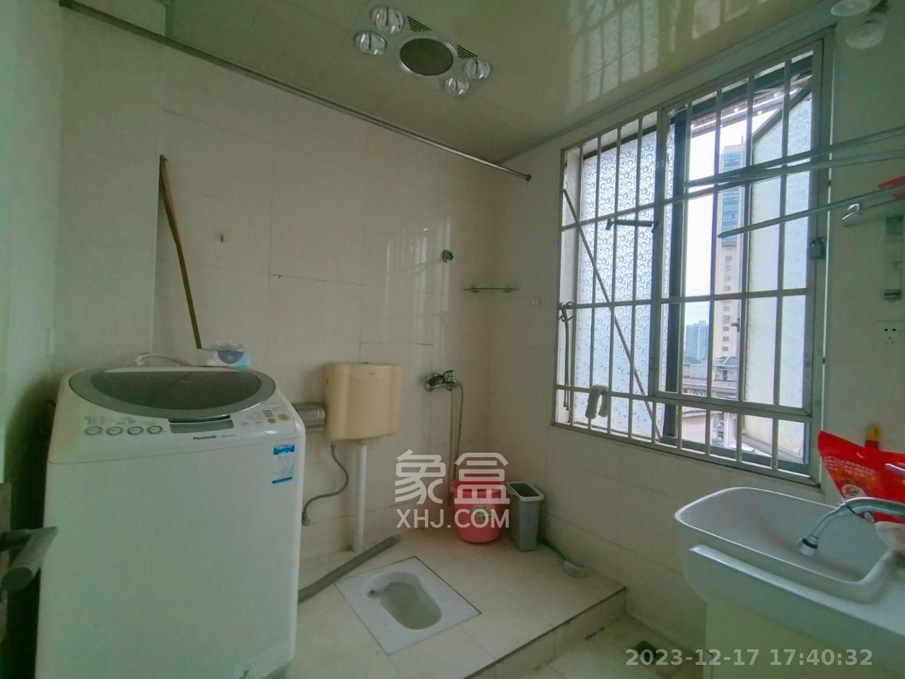 山水花都  1室1厅1卫   1700.00元/月室内图