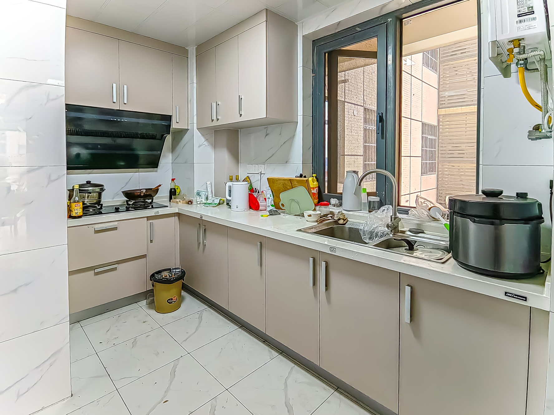 和悦城(蟠龙景苑)  3室2厅1卫    78.0万厨房