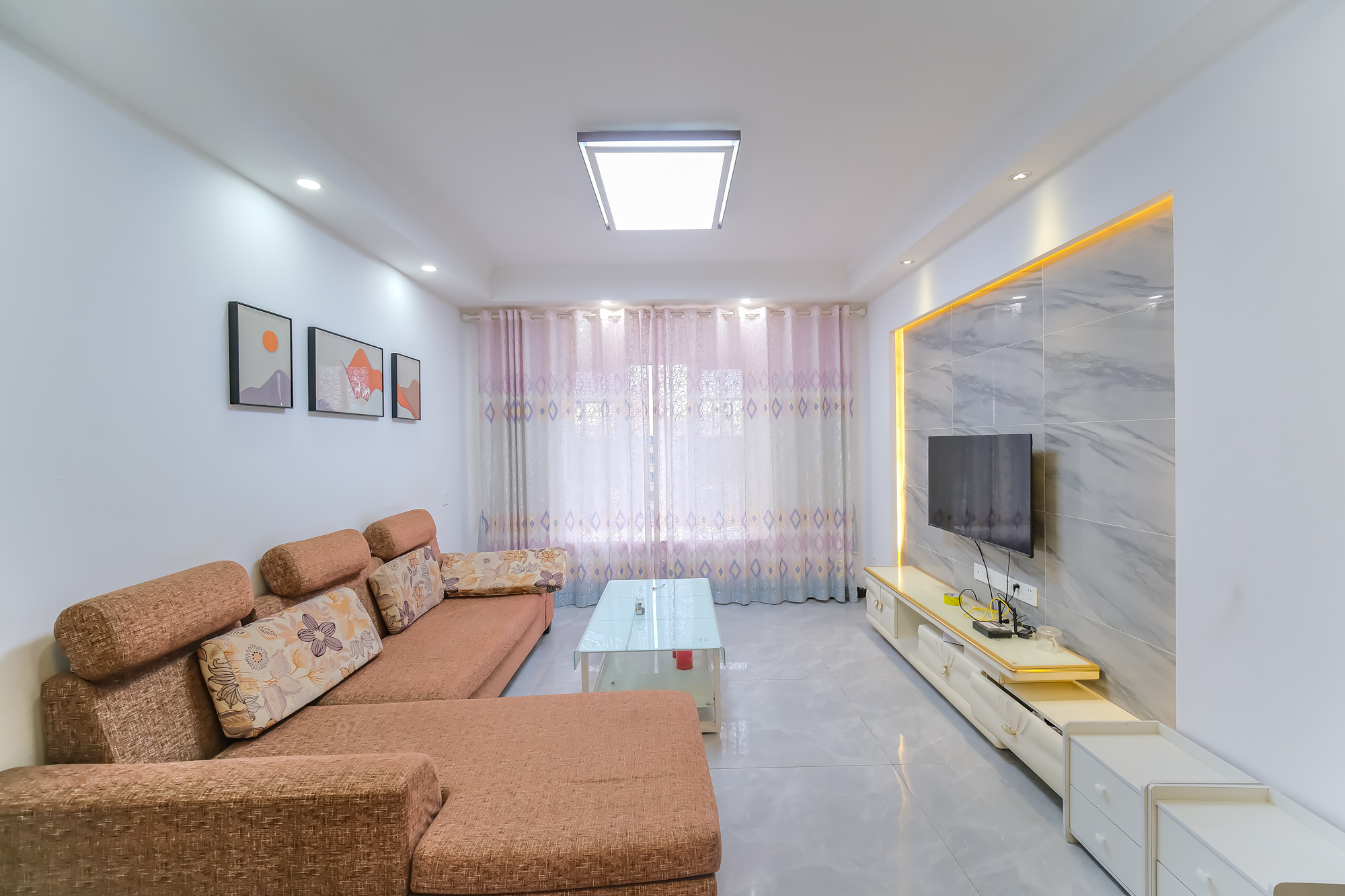 荣盛花语城 3室2厅1卫 62.8万 荣盛花语城 3室2厅1卫 62.8万客厅