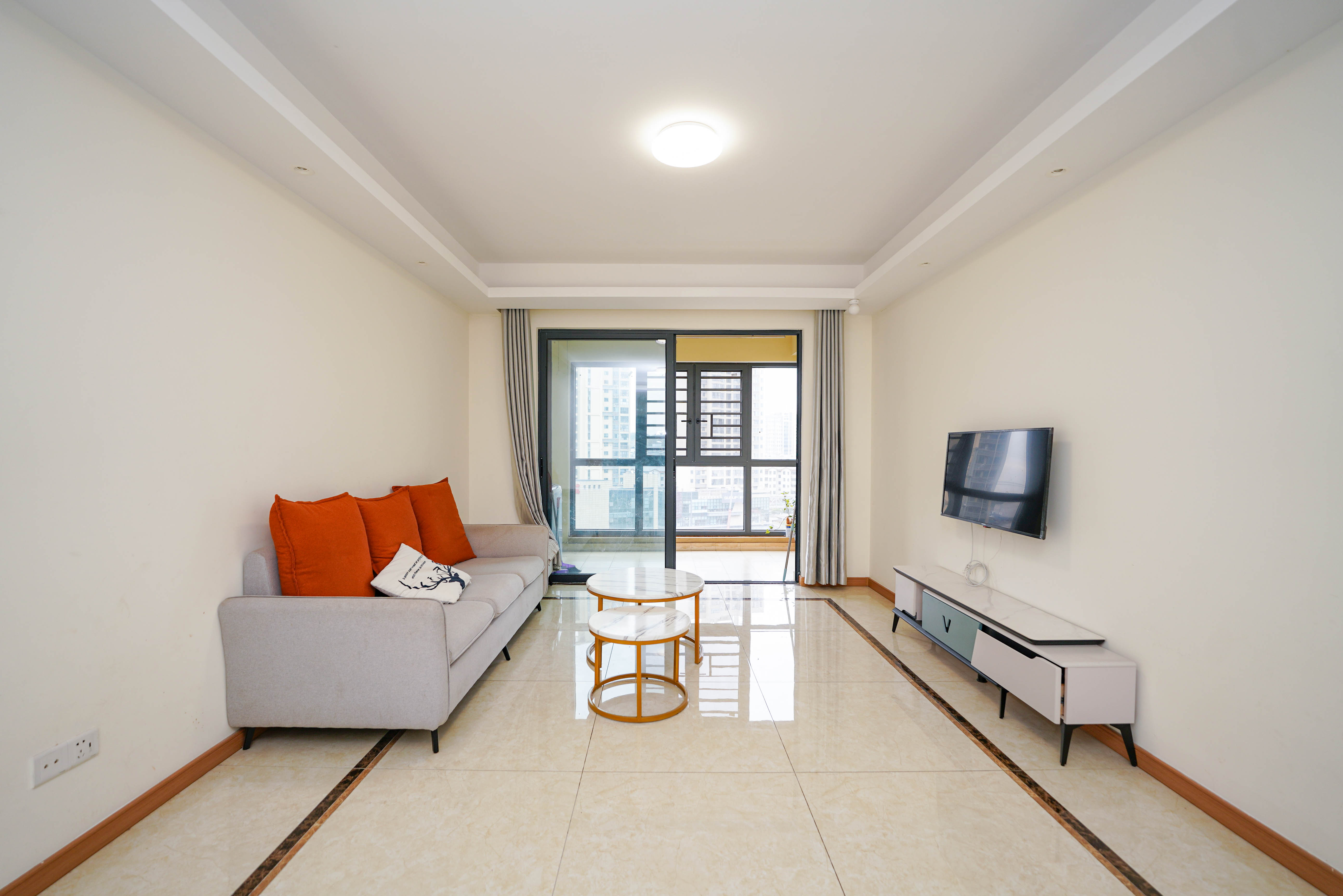 中建璟和城  3室2厅1卫    85.0万 中建璟和城  3室2厅1卫    85.0万客厅