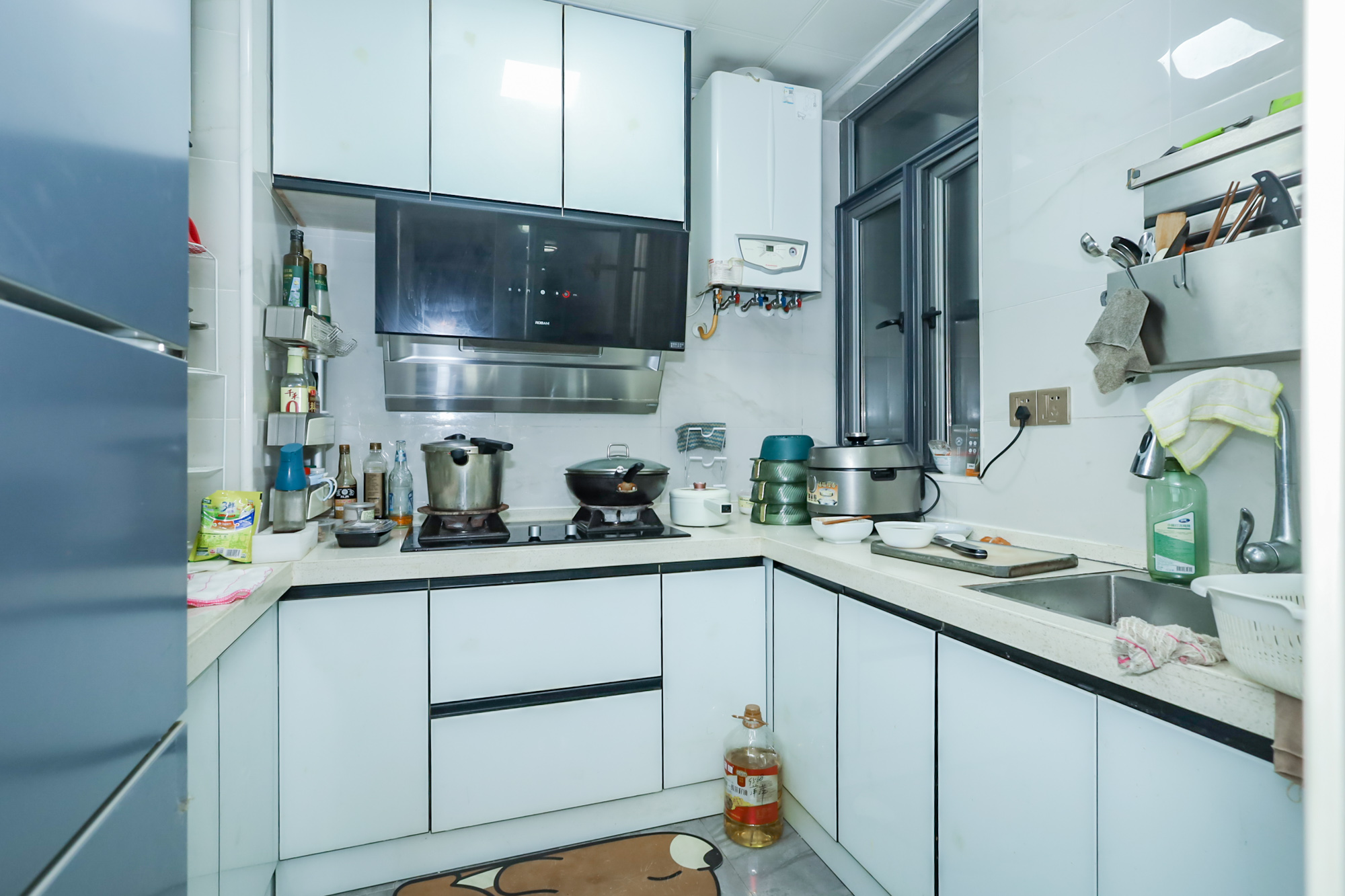 八方小区B区 3室2厅2卫 350.0万 八方小区B区 3室2厅2卫 350.0万厨房