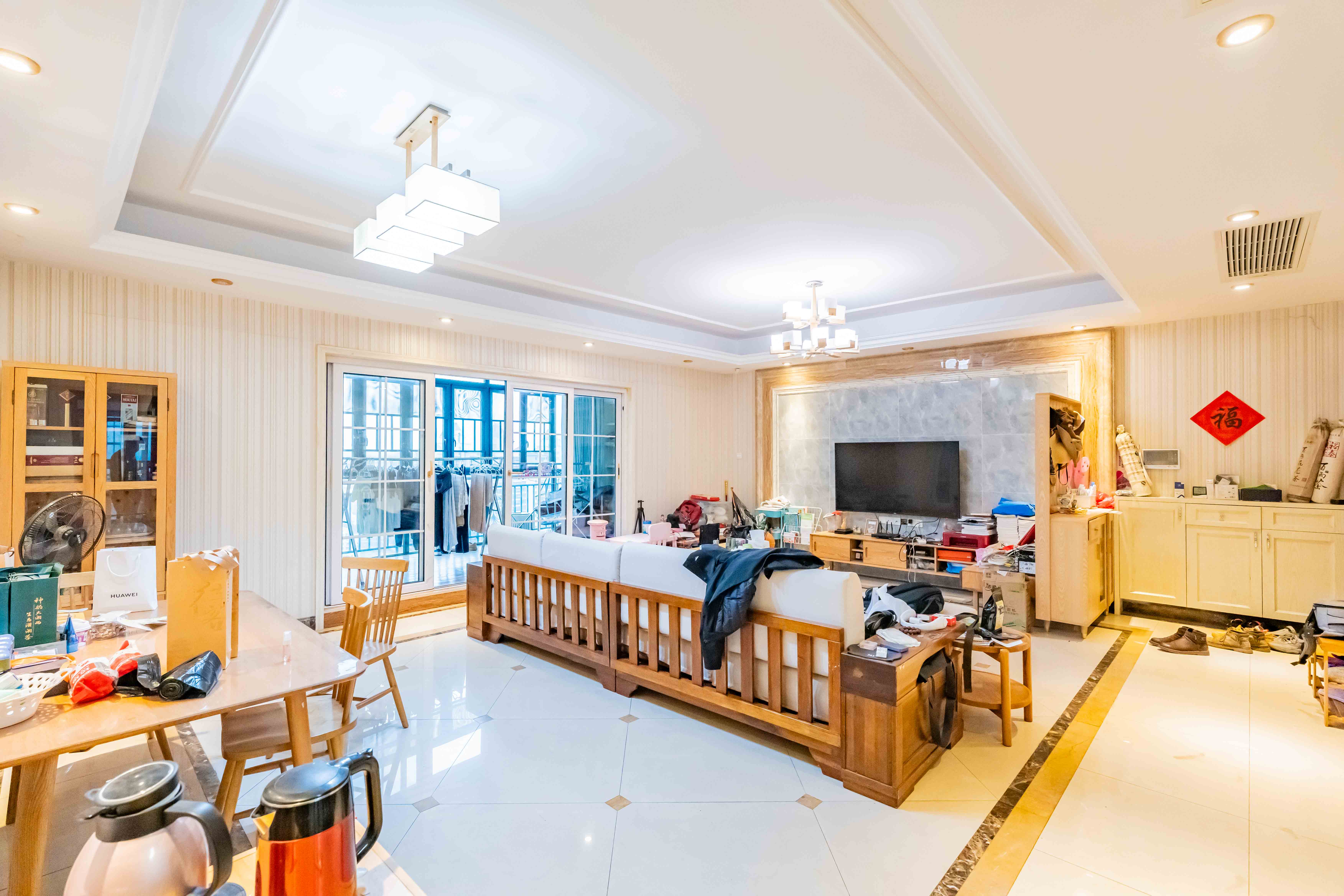 恒大雅苑  4室2厅2卫    148.0万客厅