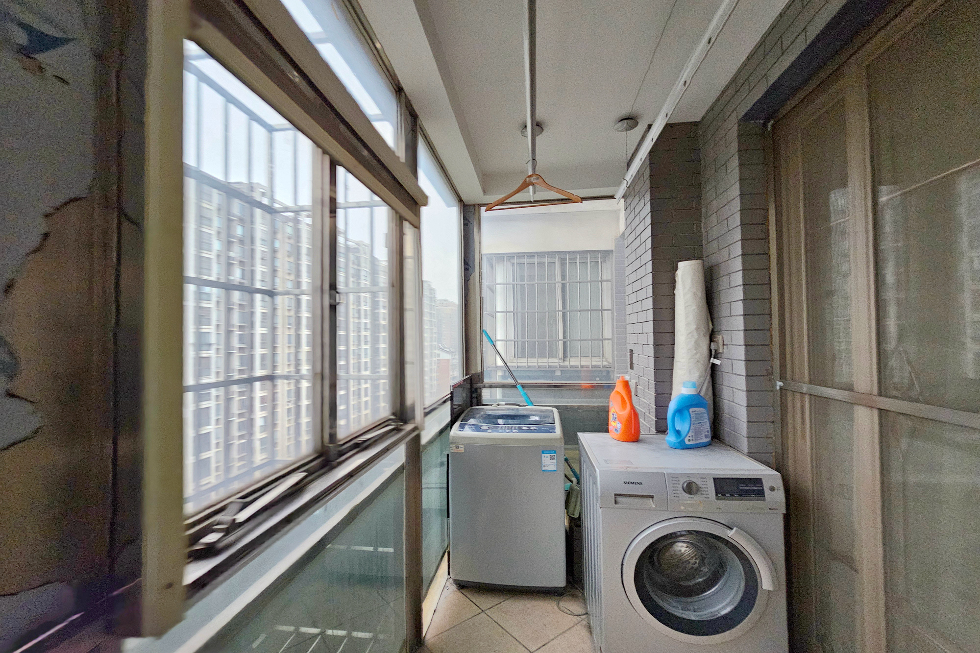 紫薇鑫园  3室2厅2卫   105.00万阳台