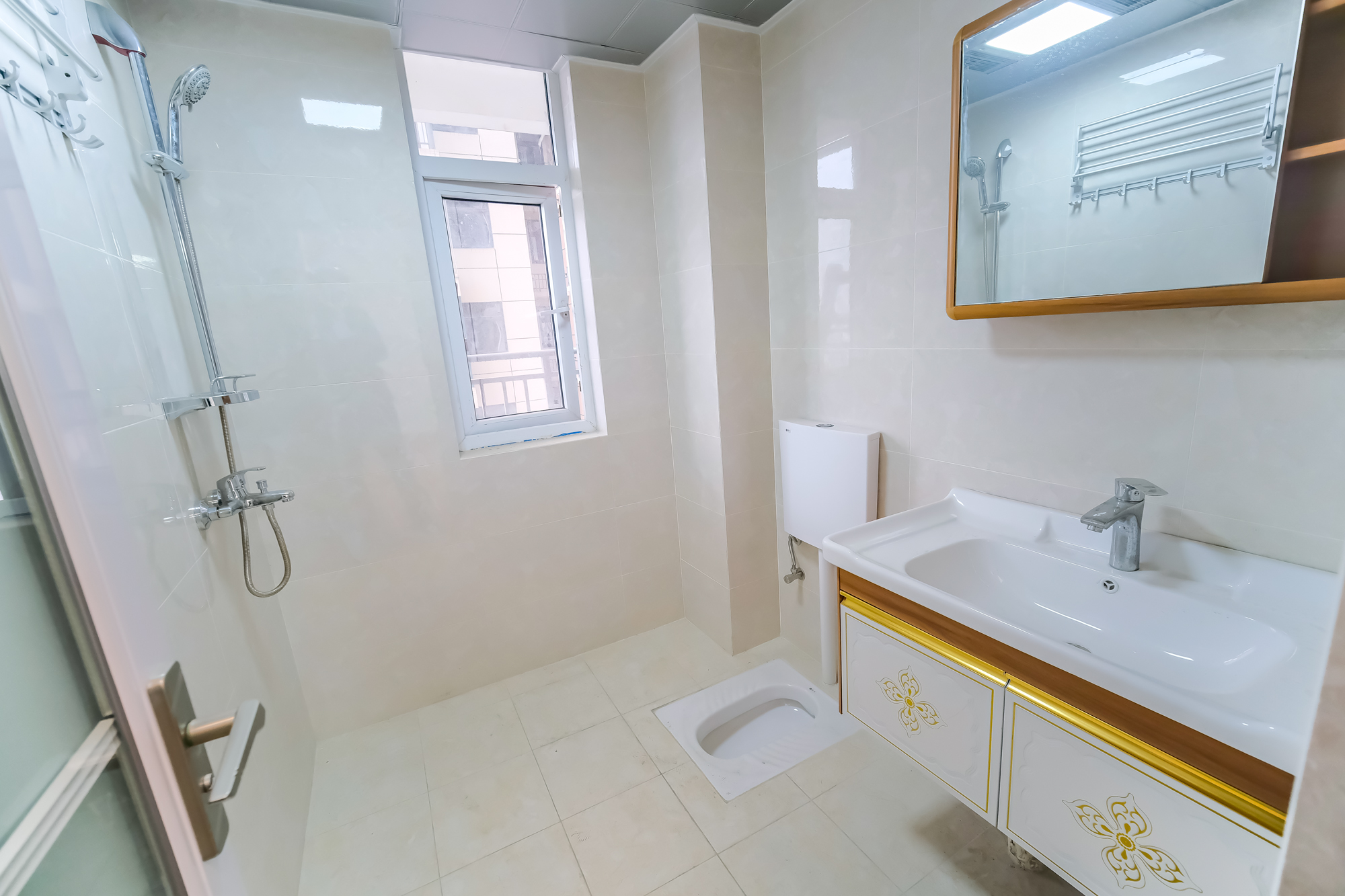 和悦城(蟠龙景苑)  0室0厅0卫    65.0万卫生间