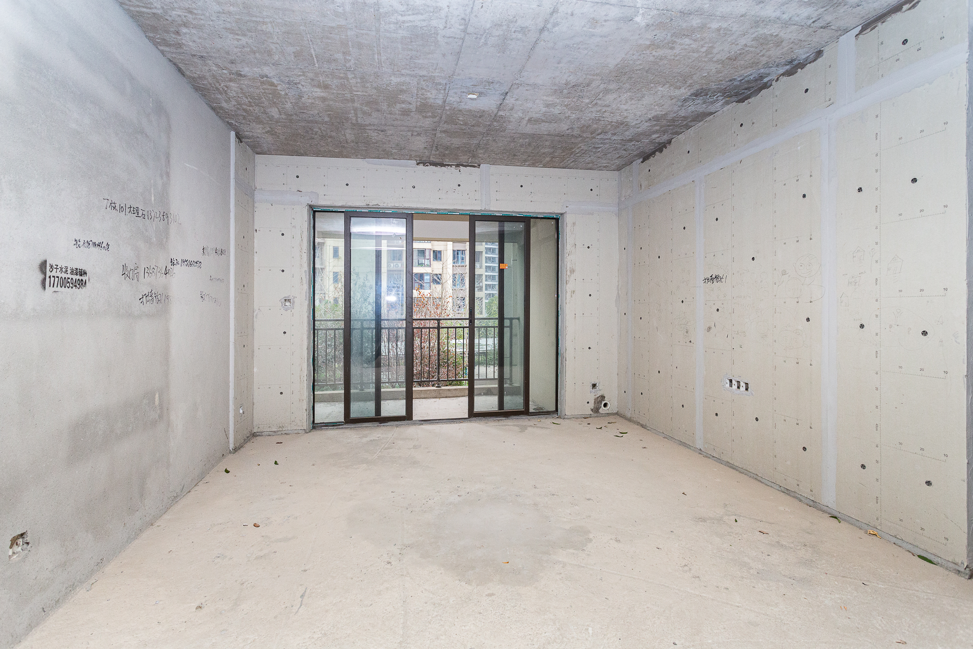 长燃润和天地(长润小区印湘江) 5室2厅2卫 120.0万 长燃润和天地(长润小区印湘江) 5室2厅2卫 120.0万客厅