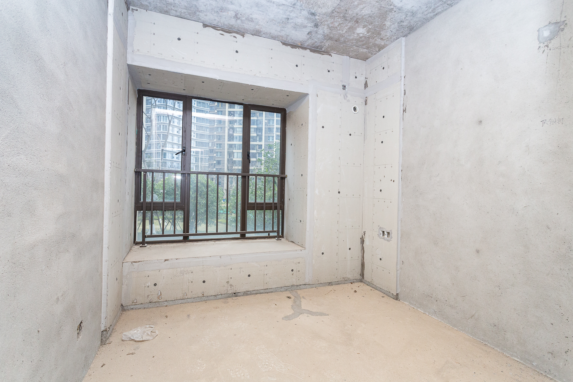 长燃润和天地(长润小区印湘江) 5室2厅2卫 120.0万 长燃润和天地(长润小区印湘江) 5室2厅2卫 120.0万卧室