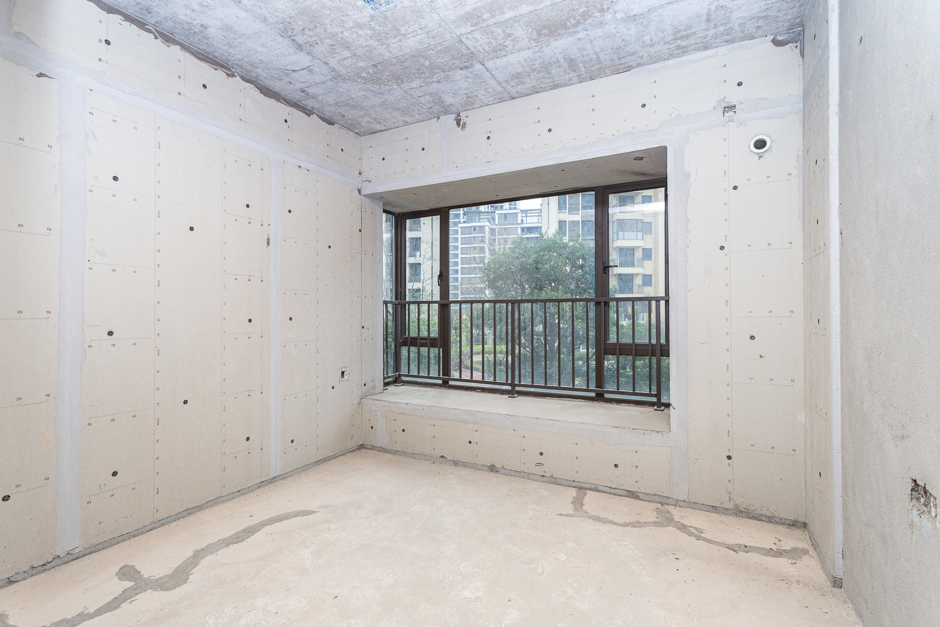 长燃润和天地(长润小区印湘江) 5室2厅2卫 120.0万 长燃润和天地(长润小区印湘江) 5室2厅2卫 120.0万卧室