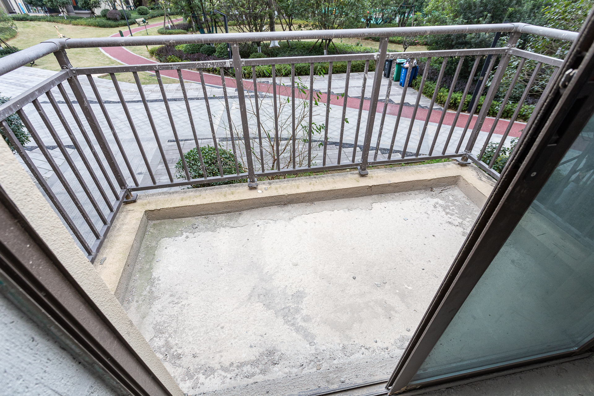 长燃润和天地(长润小区印湘江) 5室2厅2卫 120.0万 长燃润和天地(长润小区印湘江) 5室2厅2卫 120.0万阳台