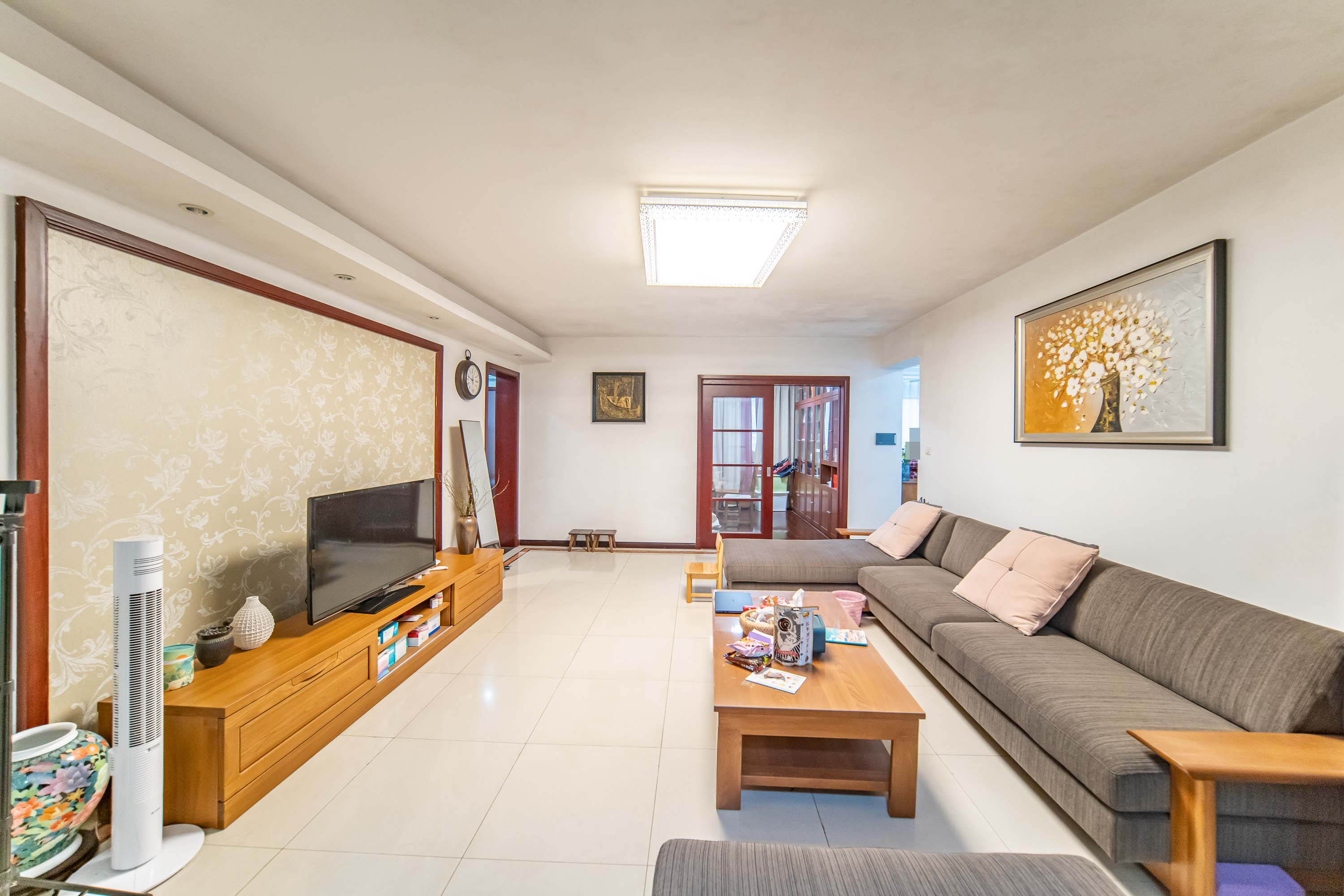 中海国际二期 4室2厅2卫 99.8万 中海国际二期 4室2厅2卫 99.8万客厅