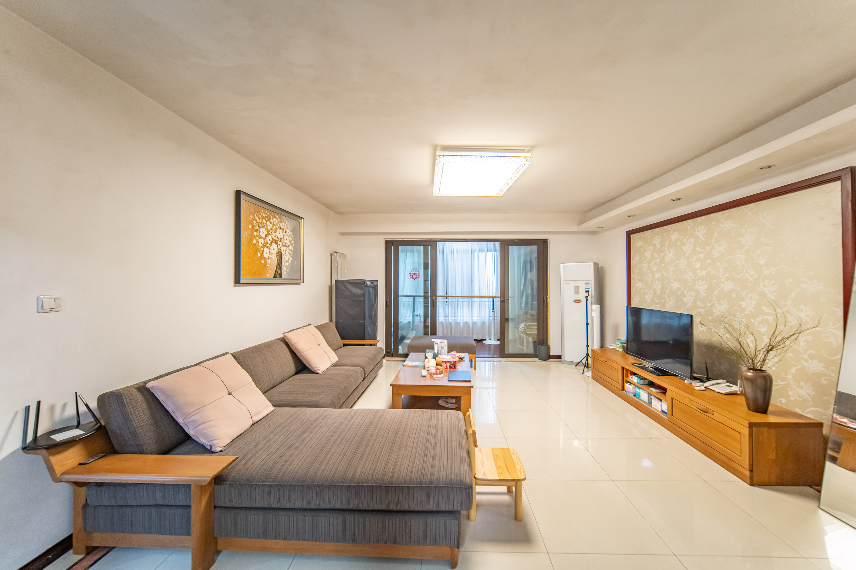 中海国际二期 4室2厅2卫 99.8万 中海国际二期 4室2厅2卫 99.8万客厅