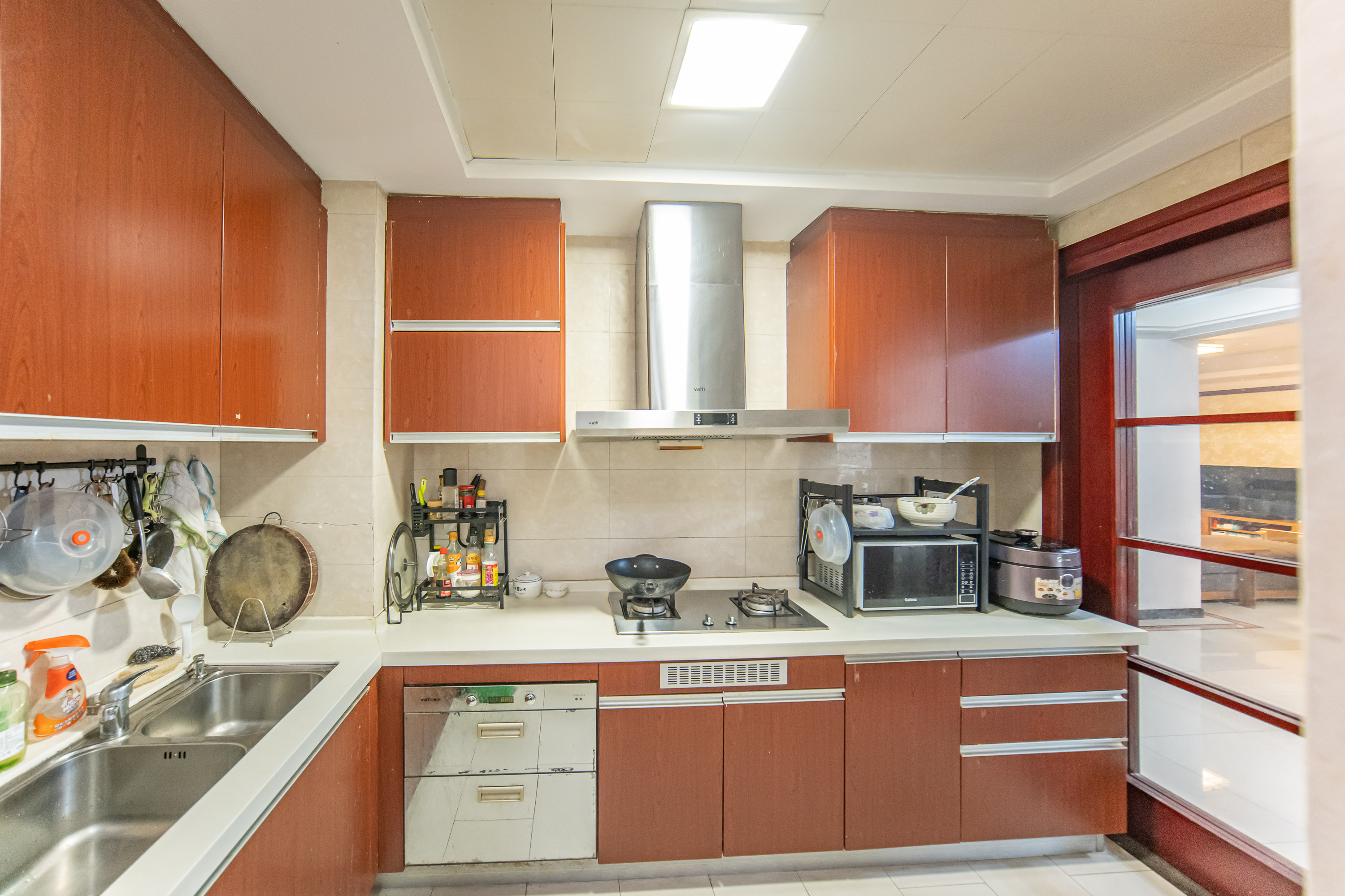 中海国际二期 4室2厅2卫 99.8万 中海国际二期 4室2厅2卫 99.8万厨房