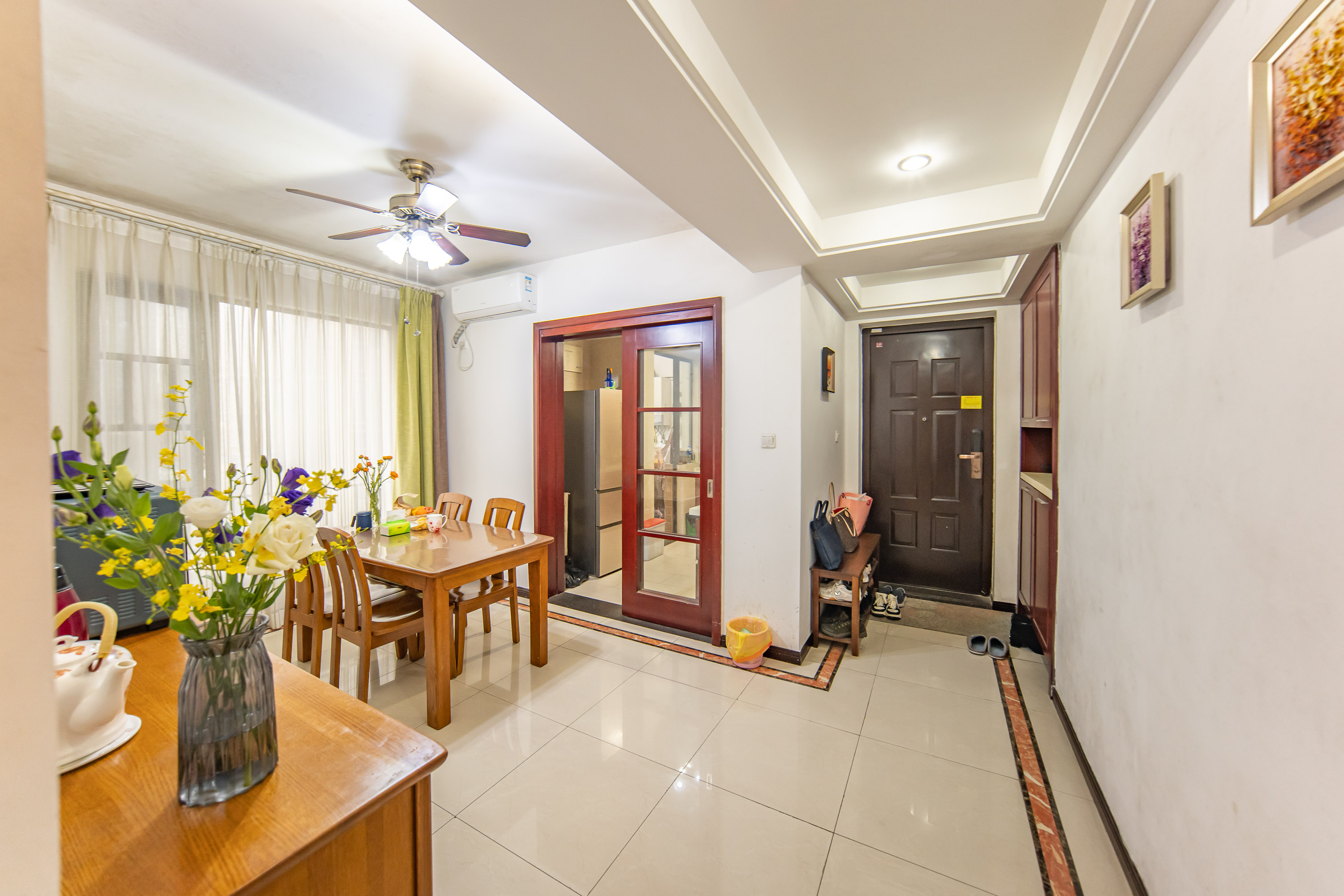 中海国际二期 4室2厅2卫 99.8万 中海国际二期 4室2厅2卫 99.8万客厅