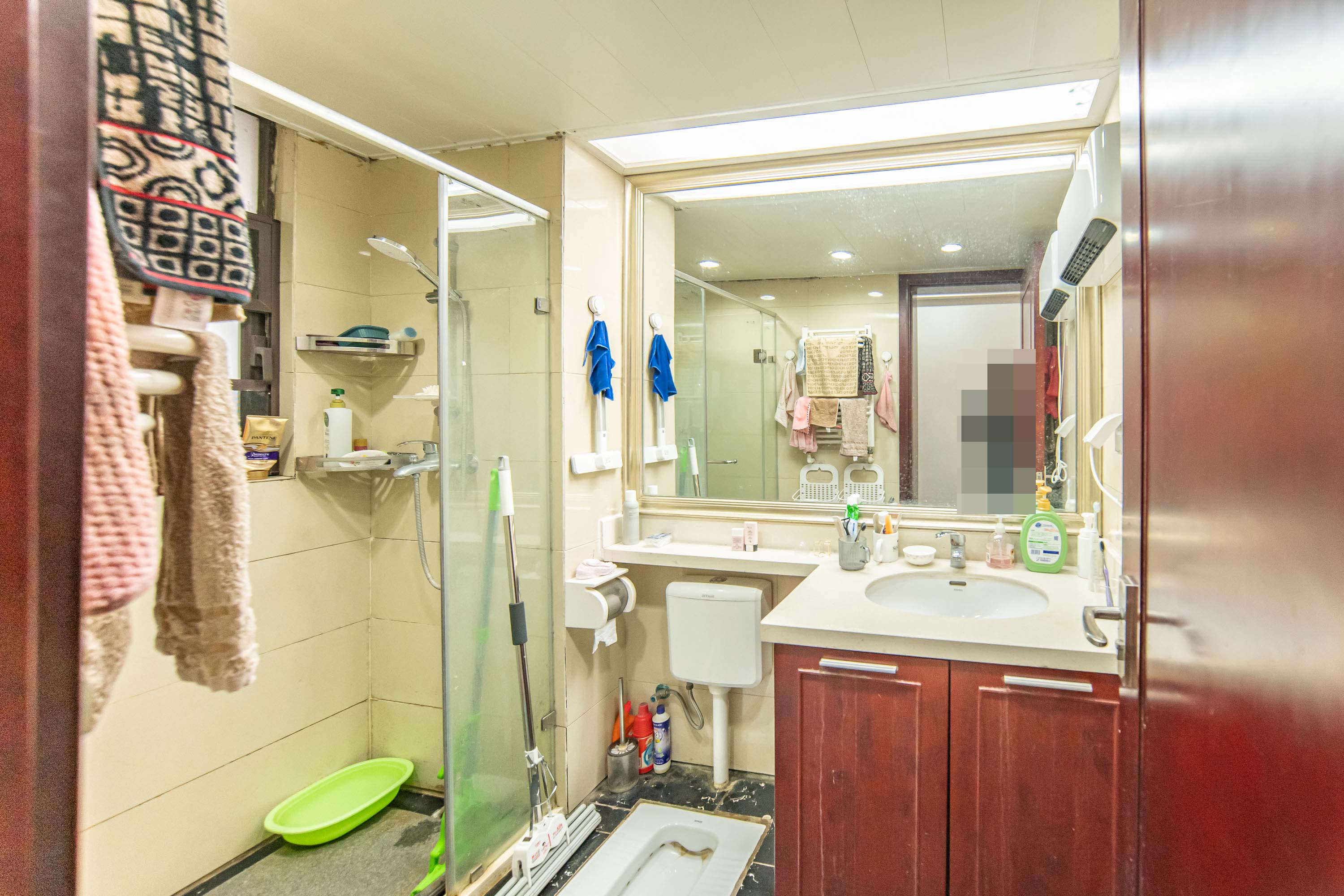 中海国际二期 4室2厅2卫 99.8万 中海国际二期 4室2厅2卫 99.8万卫生间