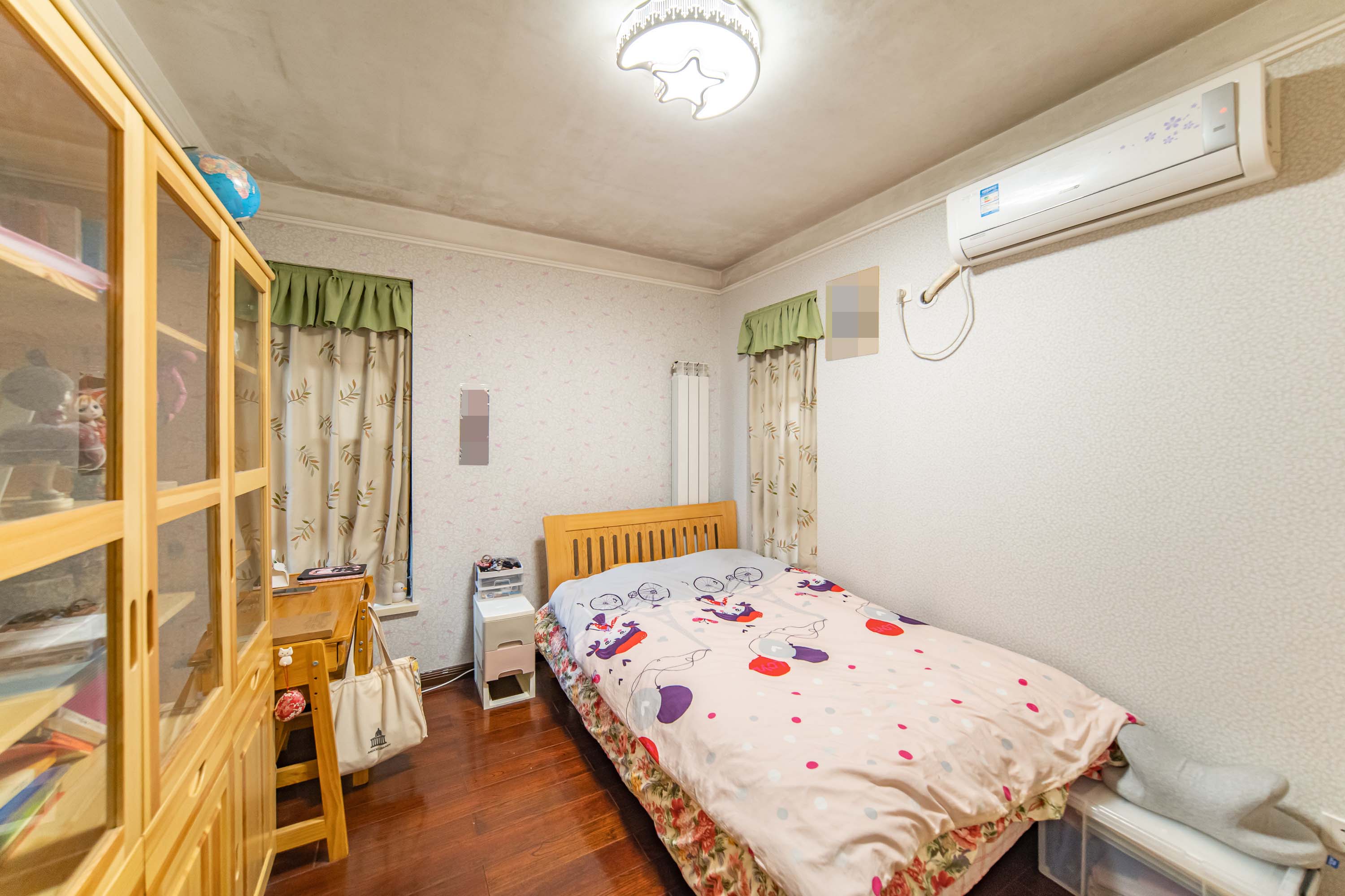 中海国际二期 4室2厅2卫 99.8万 中海国际二期 4室2厅2卫 99.8万卧室