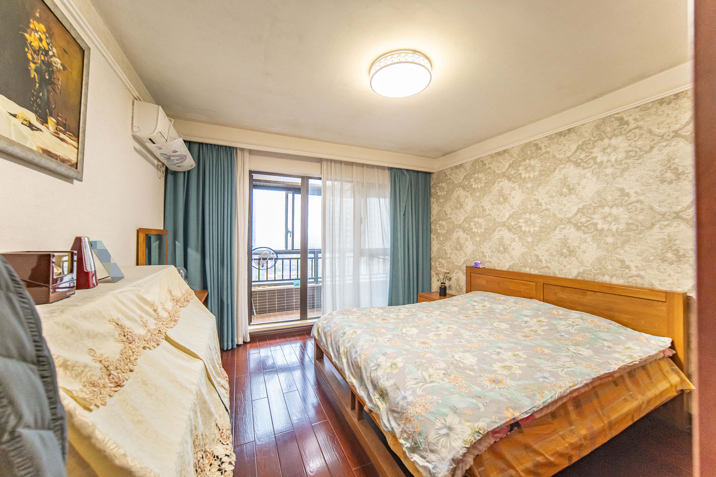 中海国际二期 4室2厅2卫 99.8万 中海国际二期 4室2厅2卫 99.8万卧室