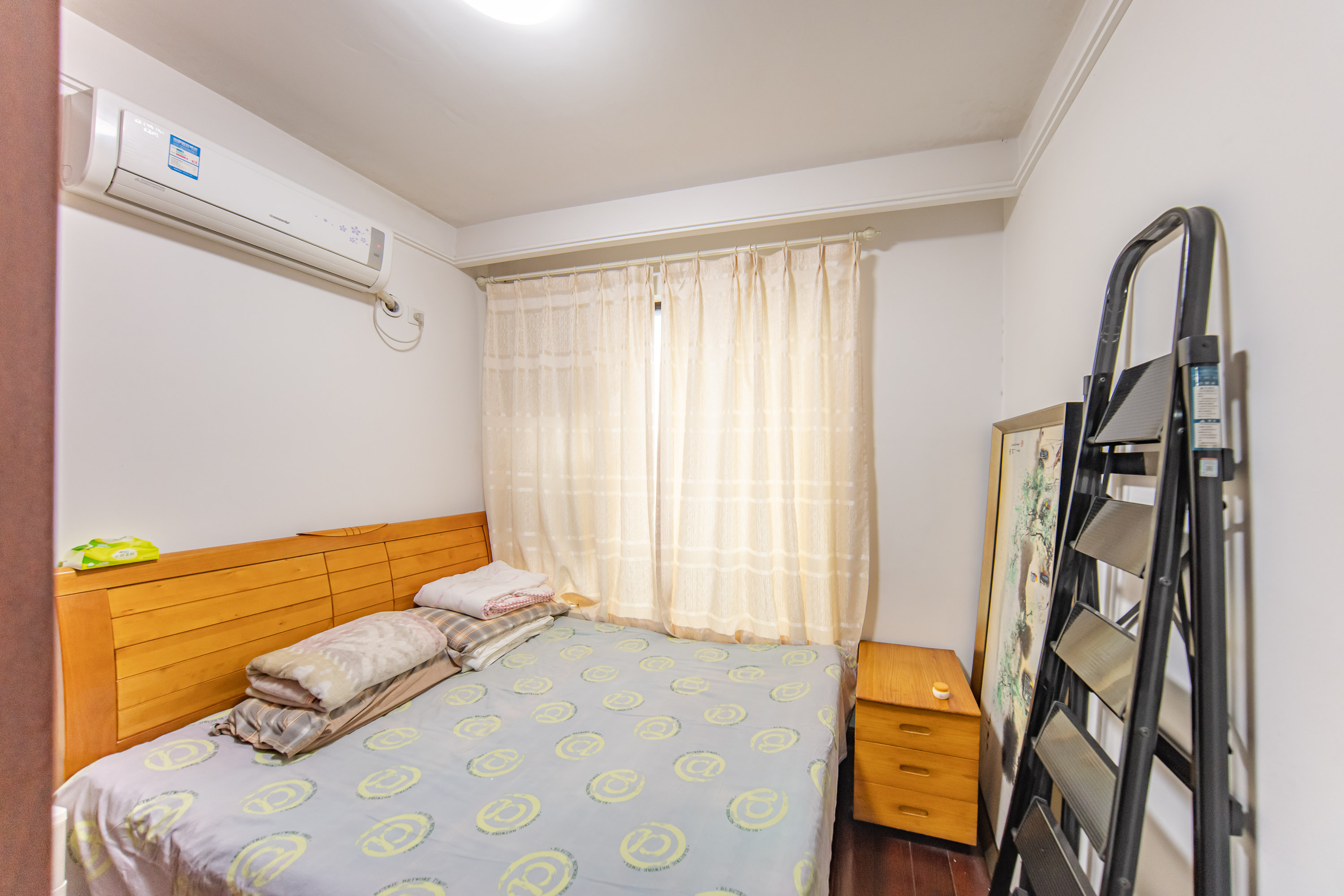 中海国际二期 4室2厅2卫 99.8万 中海国际二期 4室2厅2卫 99.8万卧室