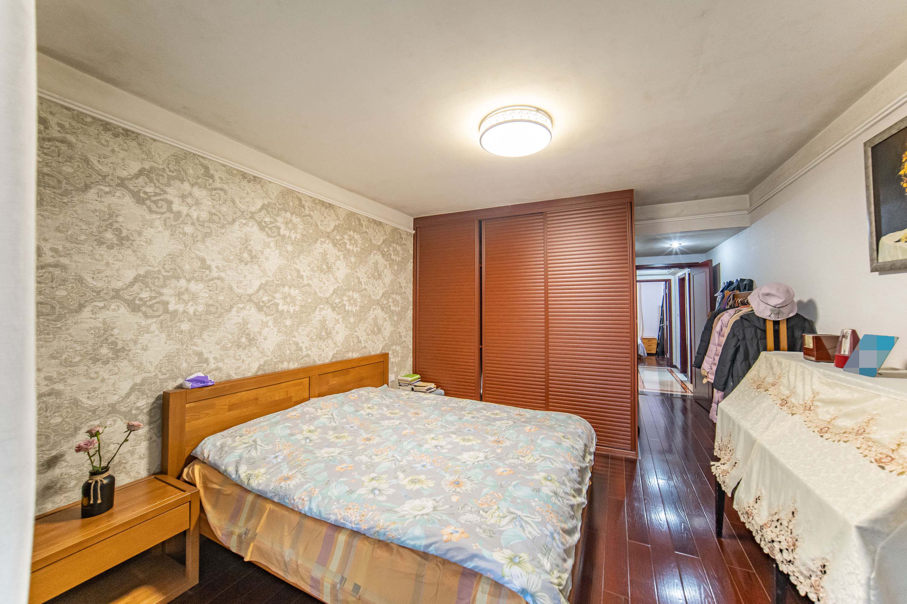 中海国际二期 4室2厅2卫 99.8万 中海国际二期 4室2厅2卫 99.8万卧室