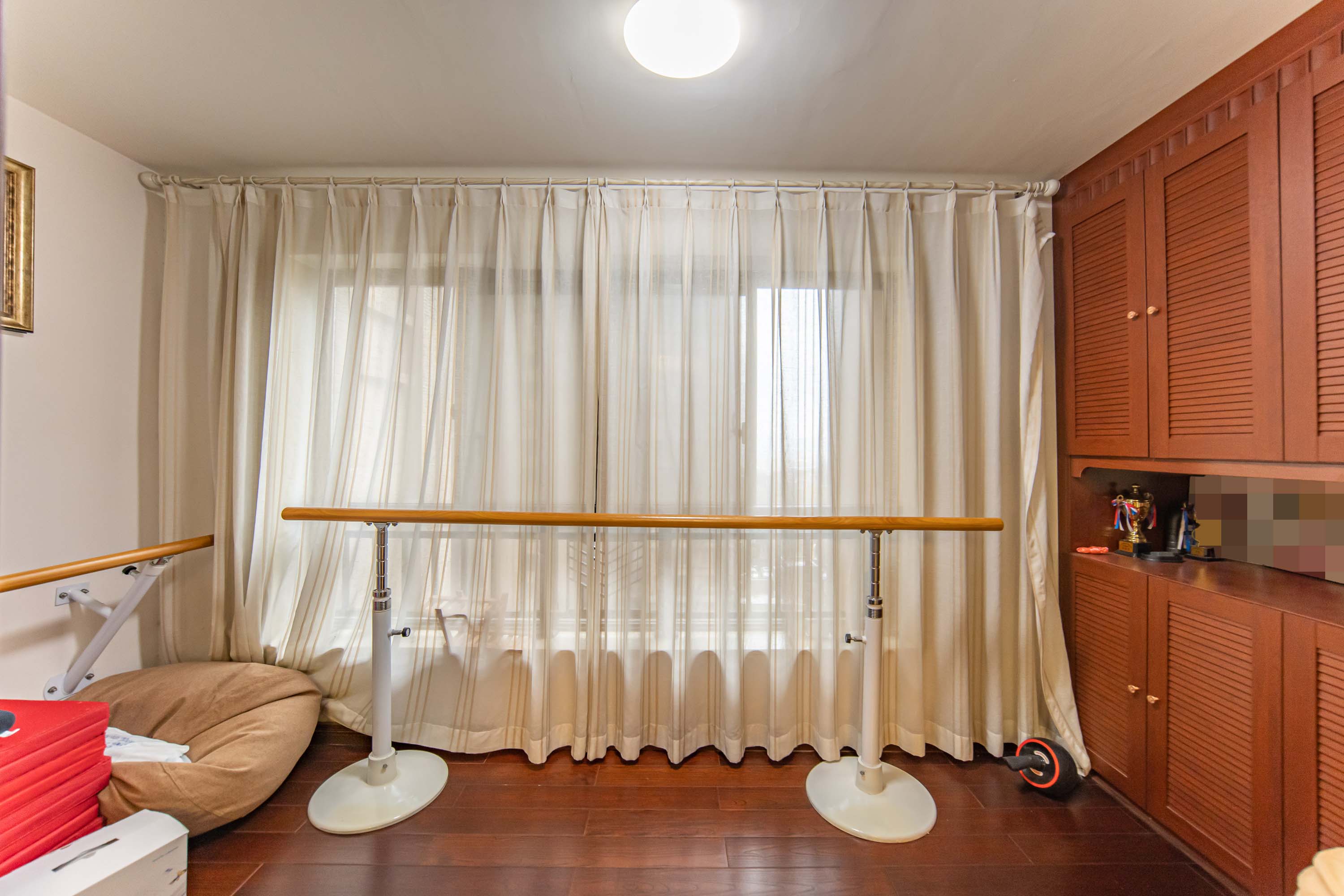 中海国际二期 4室2厅2卫 99.8万 中海国际二期 4室2厅2卫 99.8万阳台