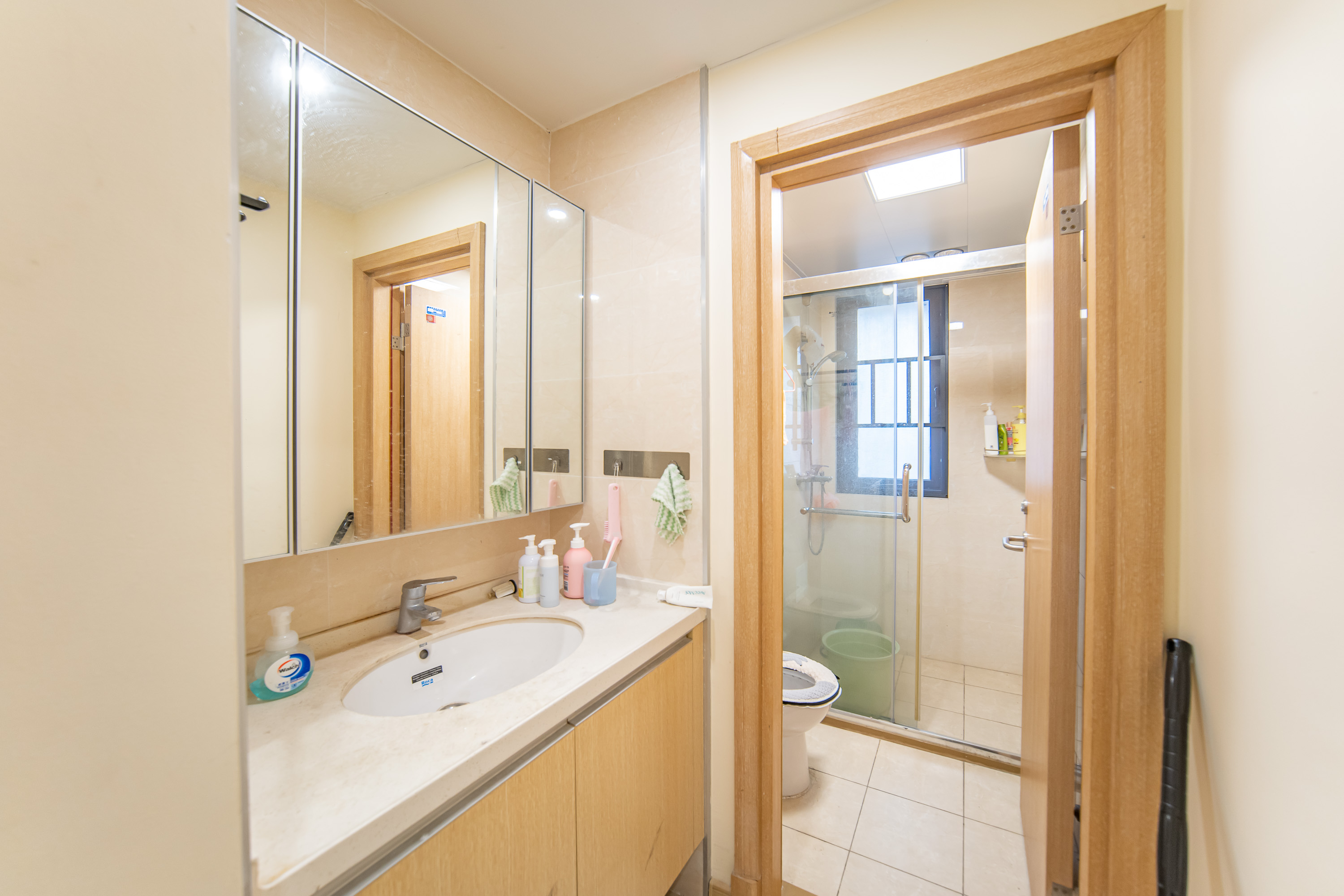 兰亭湾畔 4室2厅2卫 150.0万 兰亭湾畔 4室2厅2卫 150.0万卫生间